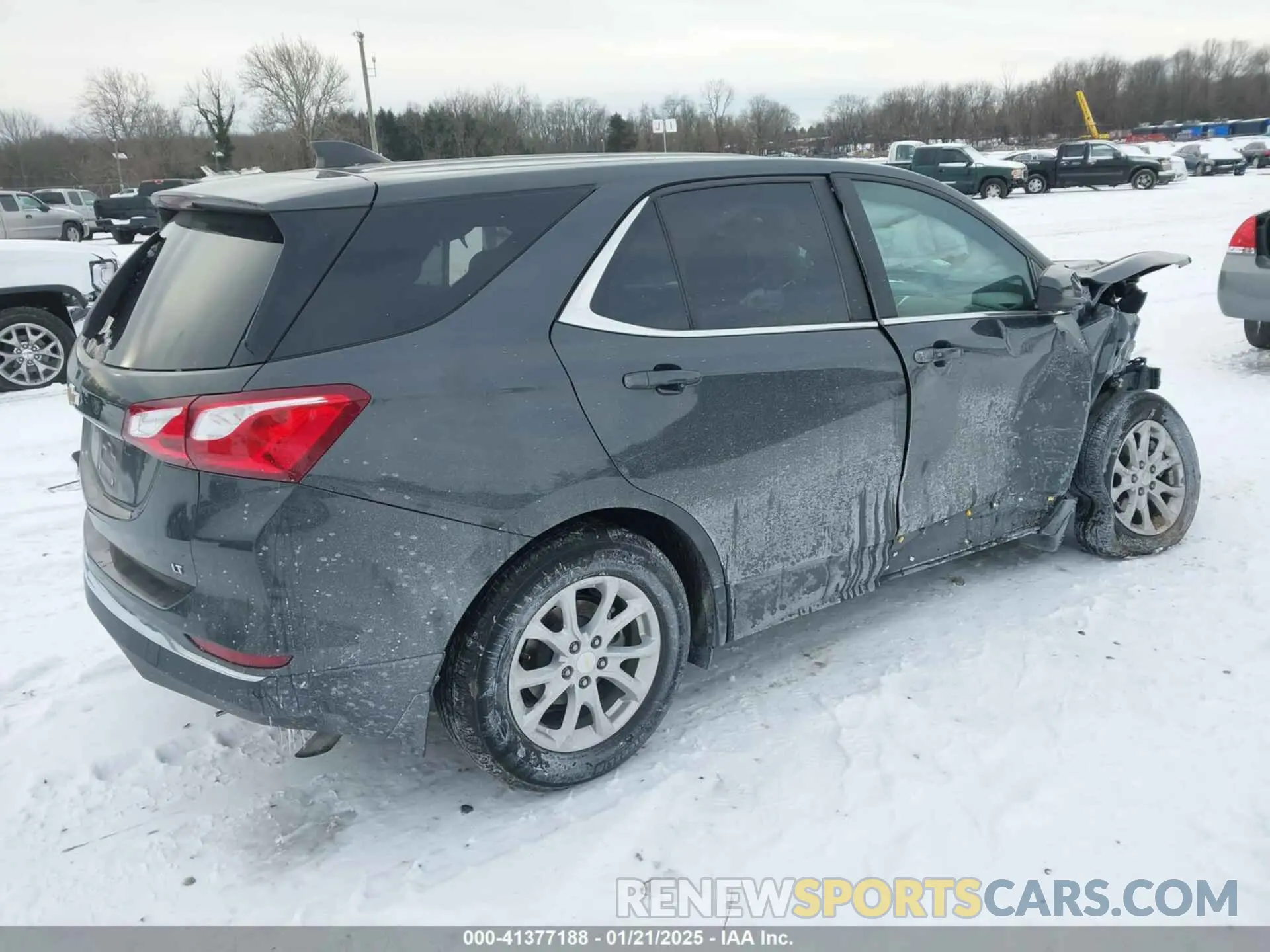 4 Photograph of a damaged car 3GNAXKEV4ML305484 CHEVROLET EQUINOX 2021