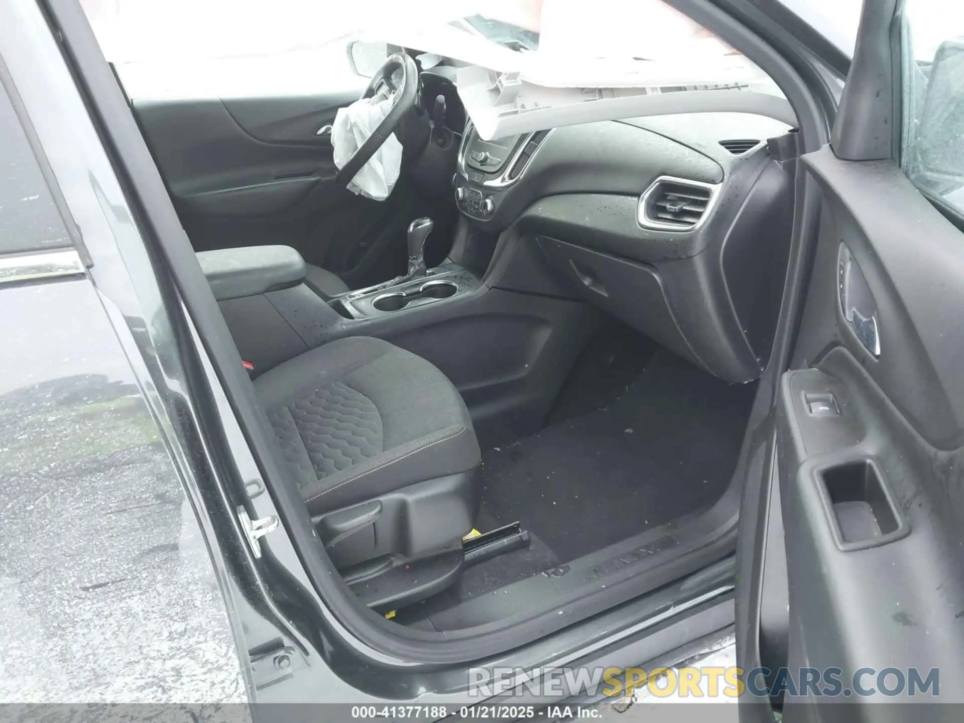 5 Photograph of a damaged car 3GNAXKEV4ML305484 CHEVROLET EQUINOX 2021