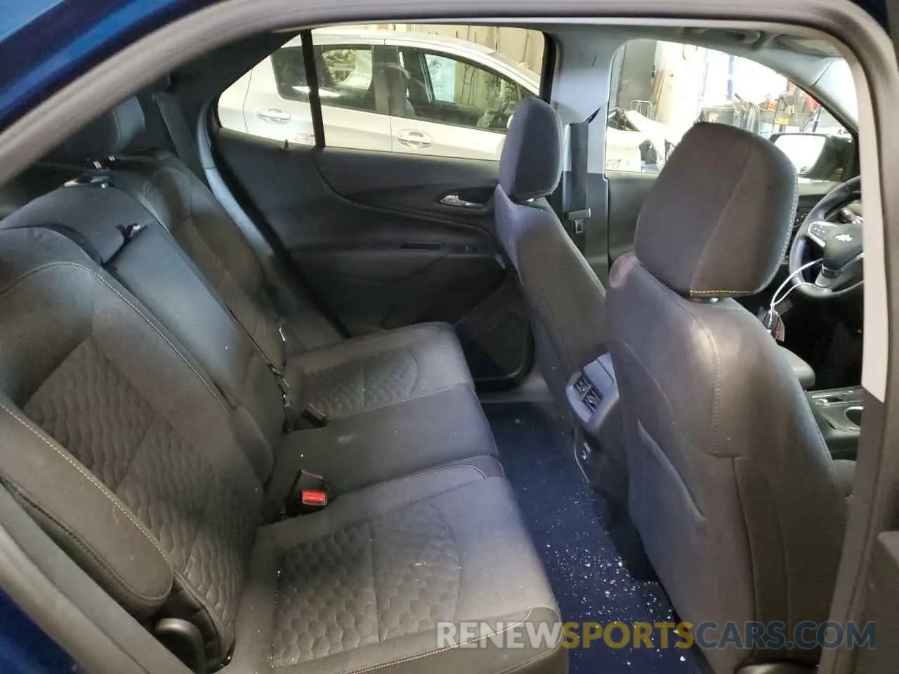 11 Photograph of a damaged car 3GNAXKEV4ML330739 CHEVROLET EQUINOX 2021