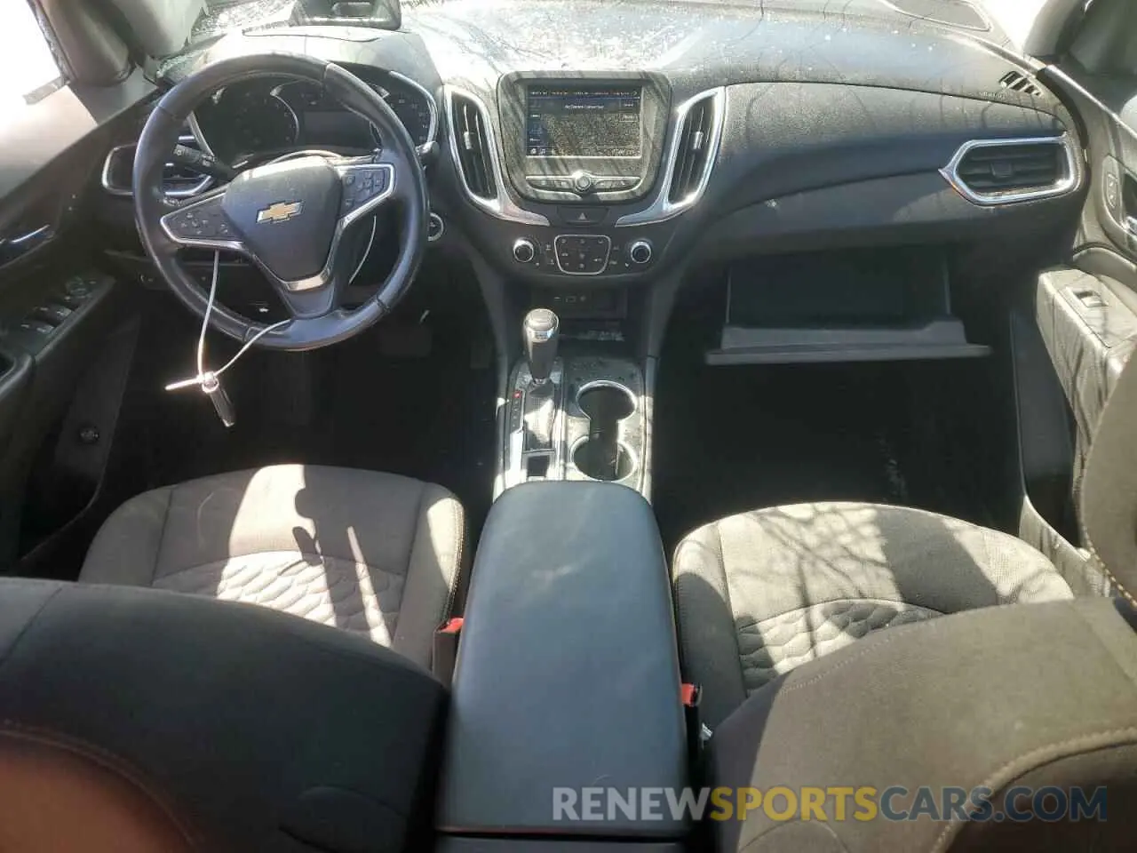 8 Photograph of a damaged car 3GNAXKEV5ML401057 CHEVROLET EQUINOX 2021