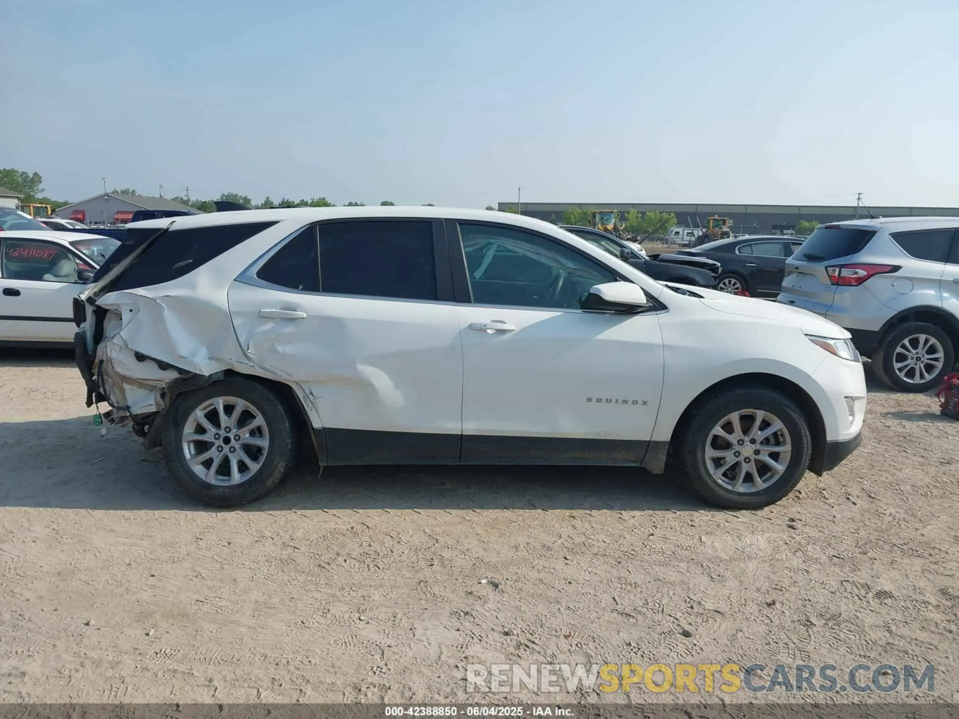 14 Photograph of a damaged car 3GNAXKEV5MS103310 CHEVROLET EQUINOX 2021