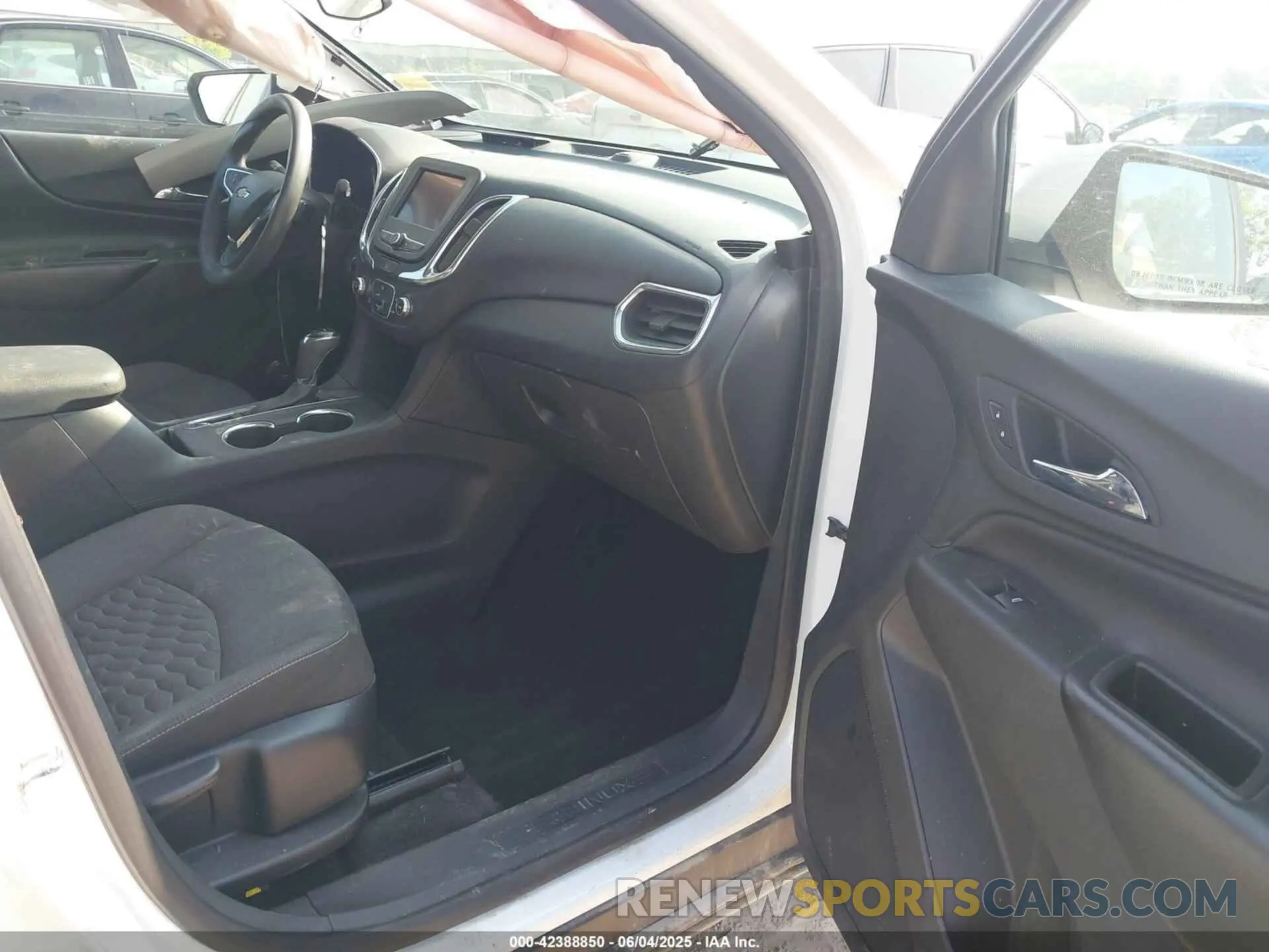 5 Photograph of a damaged car 3GNAXKEV5MS103310 CHEVROLET EQUINOX 2021
