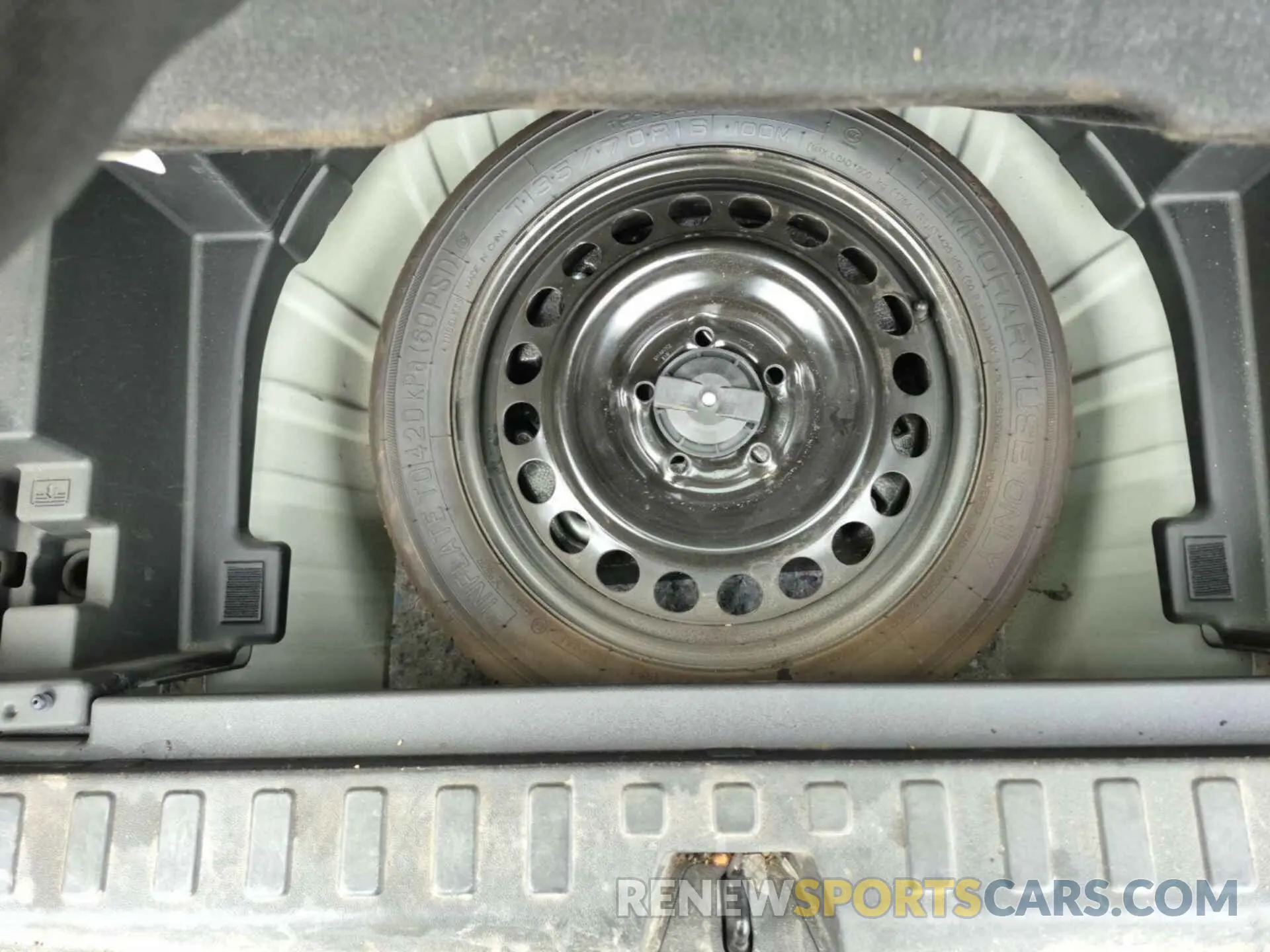 11 Photograph of a damaged car 3GNAXKEV5MS182445 CHEVROLET EQUINOX 2021