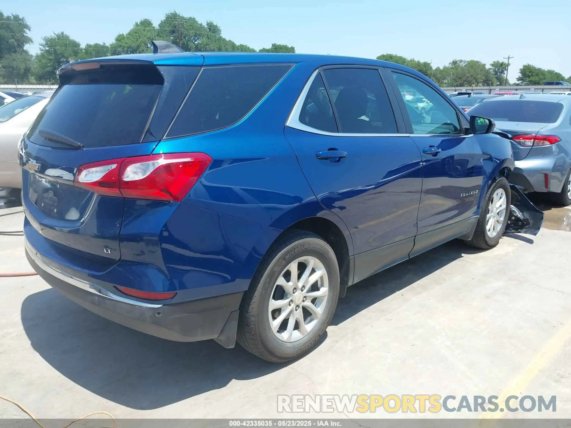 4 Photograph of a damaged car 3GNAXKEV7ML365811 CHEVROLET EQUINOX 2021