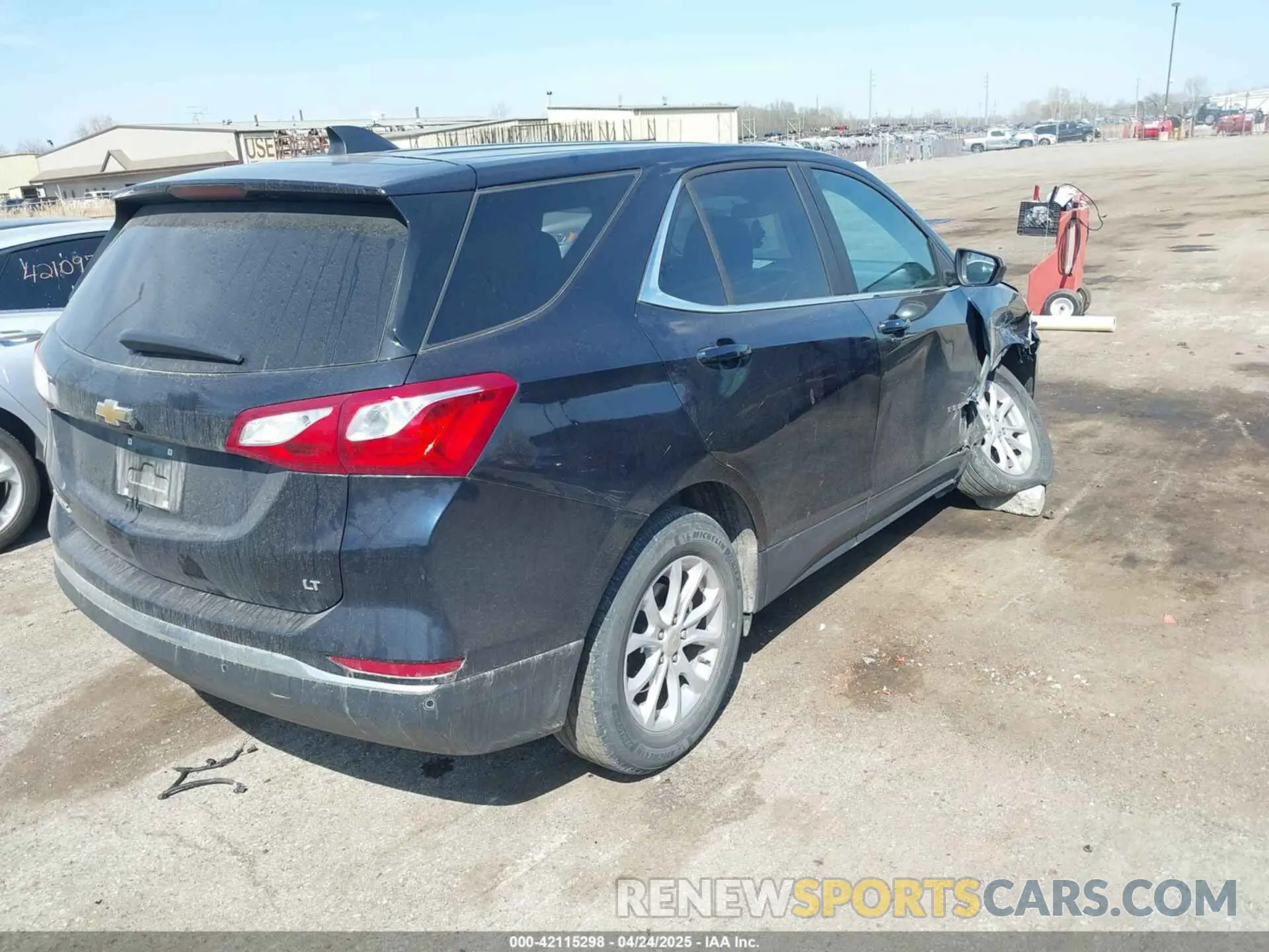 4 Photograph of a damaged car 3GNAXKEV7MS100490 CHEVROLET EQUINOX 2021