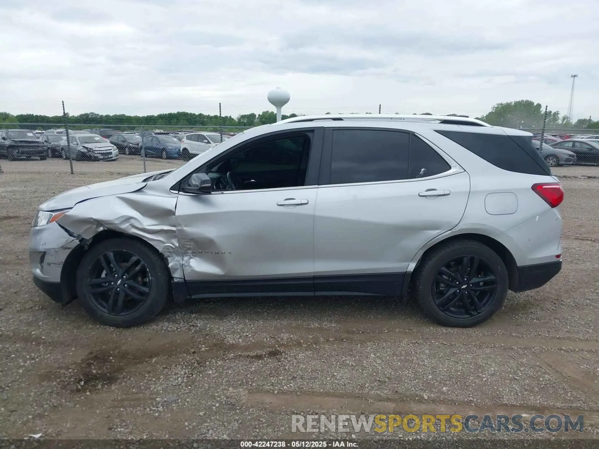 14 Photograph of a damaged car 3GNAXKEV8ML332865 CHEVROLET EQUINOX 2021