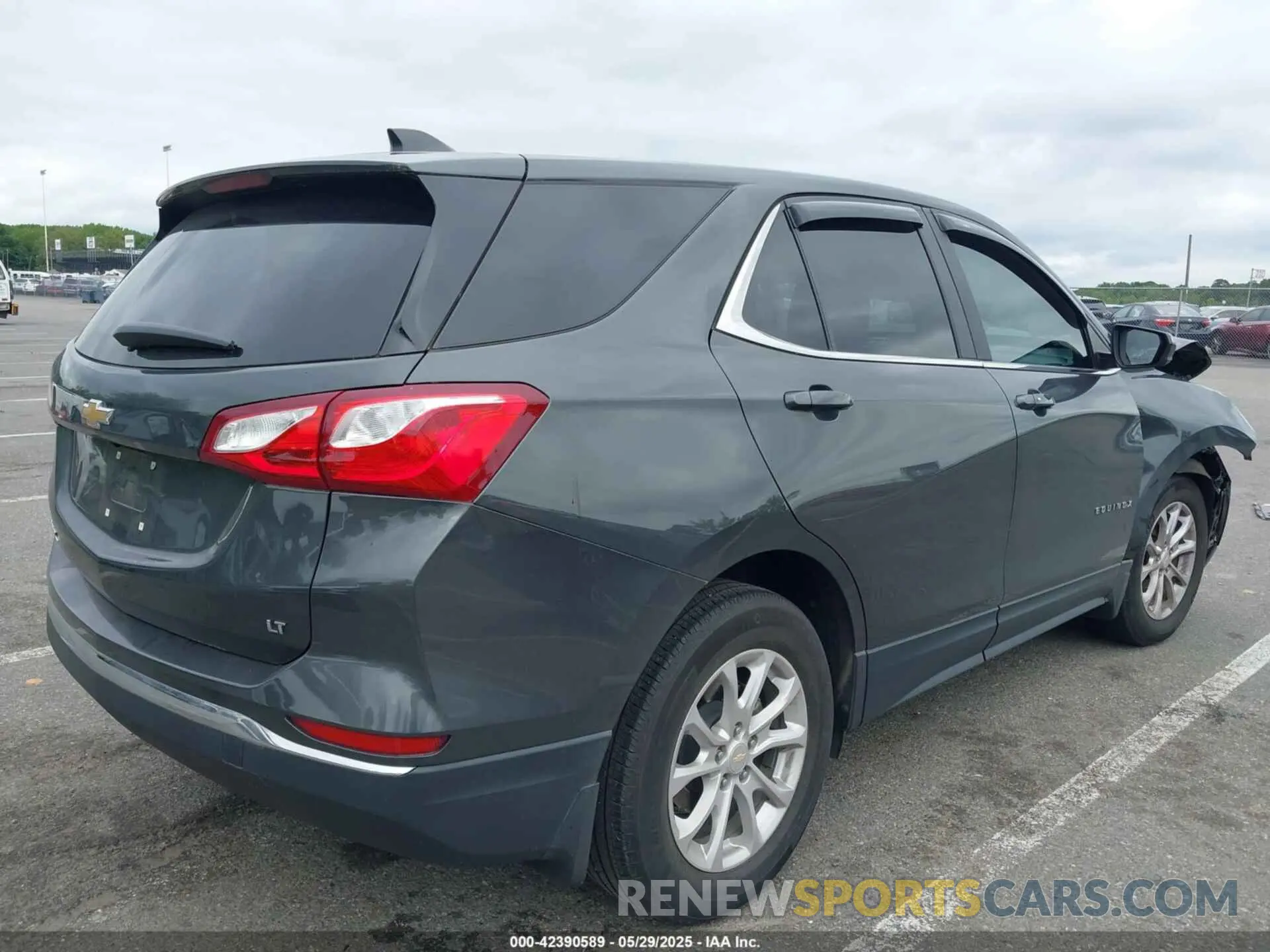 4 Photograph of a damaged car 3GNAXKEV8ML366983 CHEVROLET EQUINOX 2021