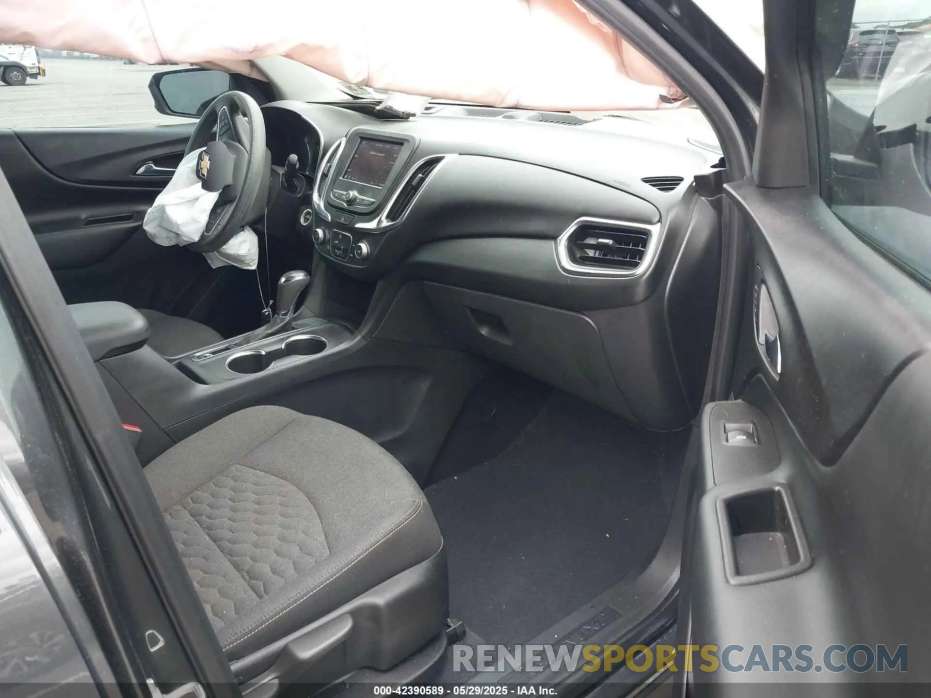 5 Photograph of a damaged car 3GNAXKEV8ML366983 CHEVROLET EQUINOX 2021