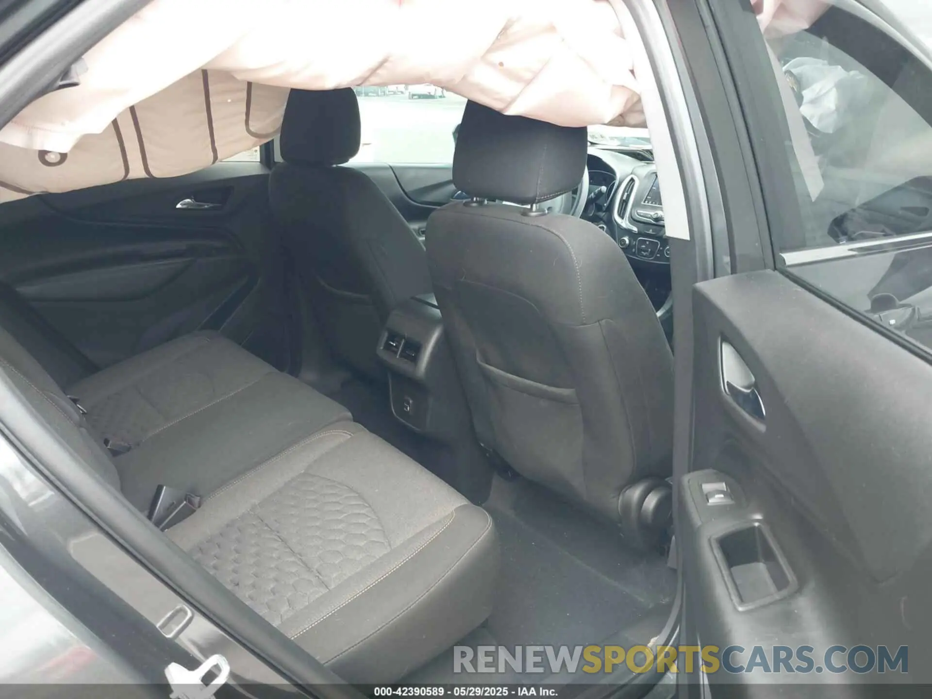 7 Photograph of a damaged car 3GNAXKEV8ML366983 CHEVROLET EQUINOX 2021