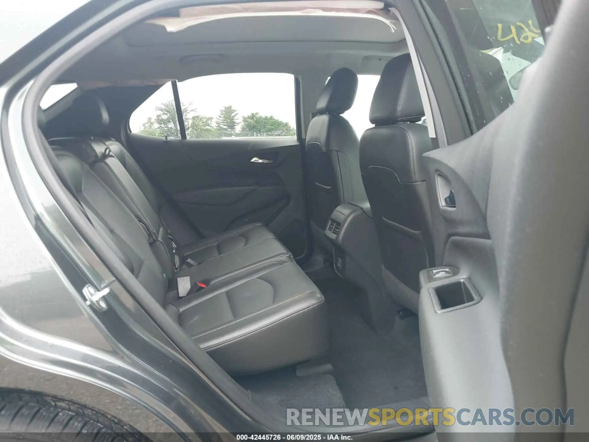 8 Photograph of a damaged car 3GNAXKEV8ML379507 CHEVROLET EQUINOX 2021