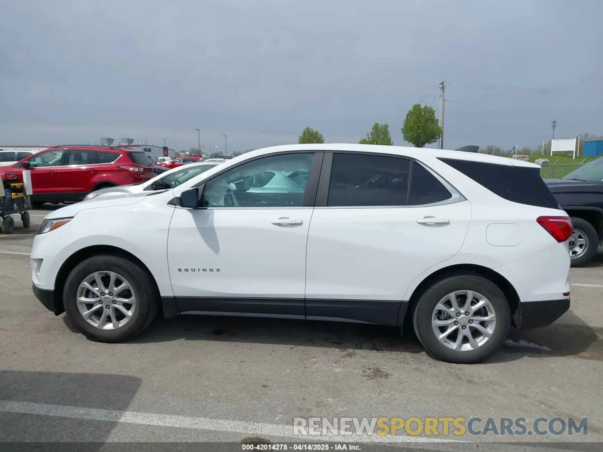 14 Photograph of a damaged car 3GNAXKEV8MS140559 CHEVROLET EQUINOX 2021