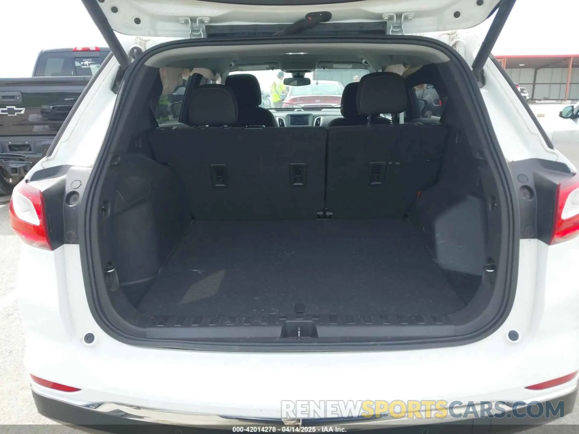 17 Photograph of a damaged car 3GNAXKEV8MS140559 CHEVROLET EQUINOX 2021