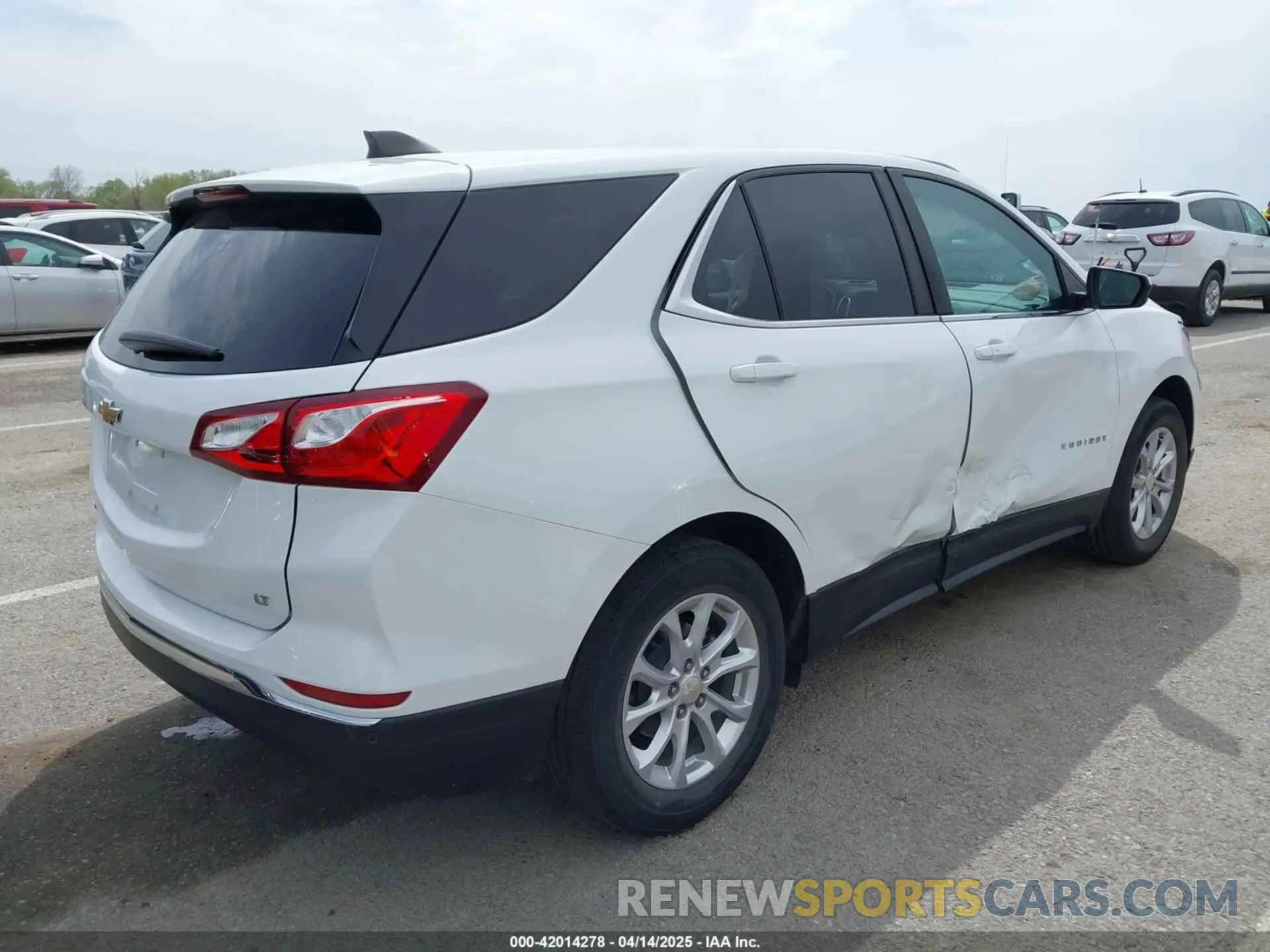 4 Photograph of a damaged car 3GNAXKEV8MS140559 CHEVROLET EQUINOX 2021