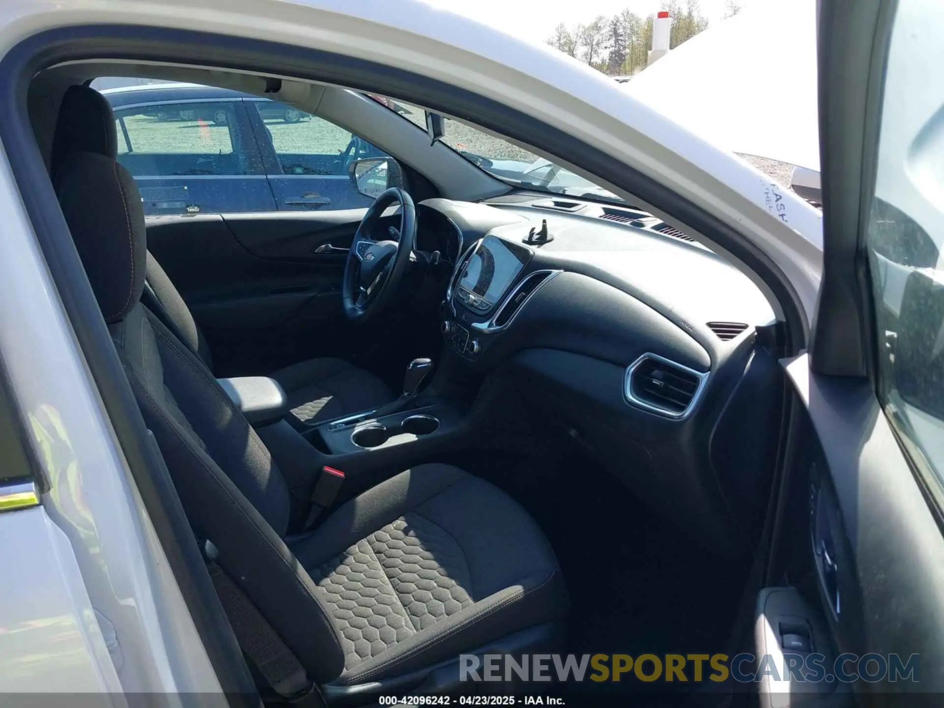 5 Photograph of a damaged car 3GNAXKEV9ML343504 CHEVROLET EQUINOX 2021