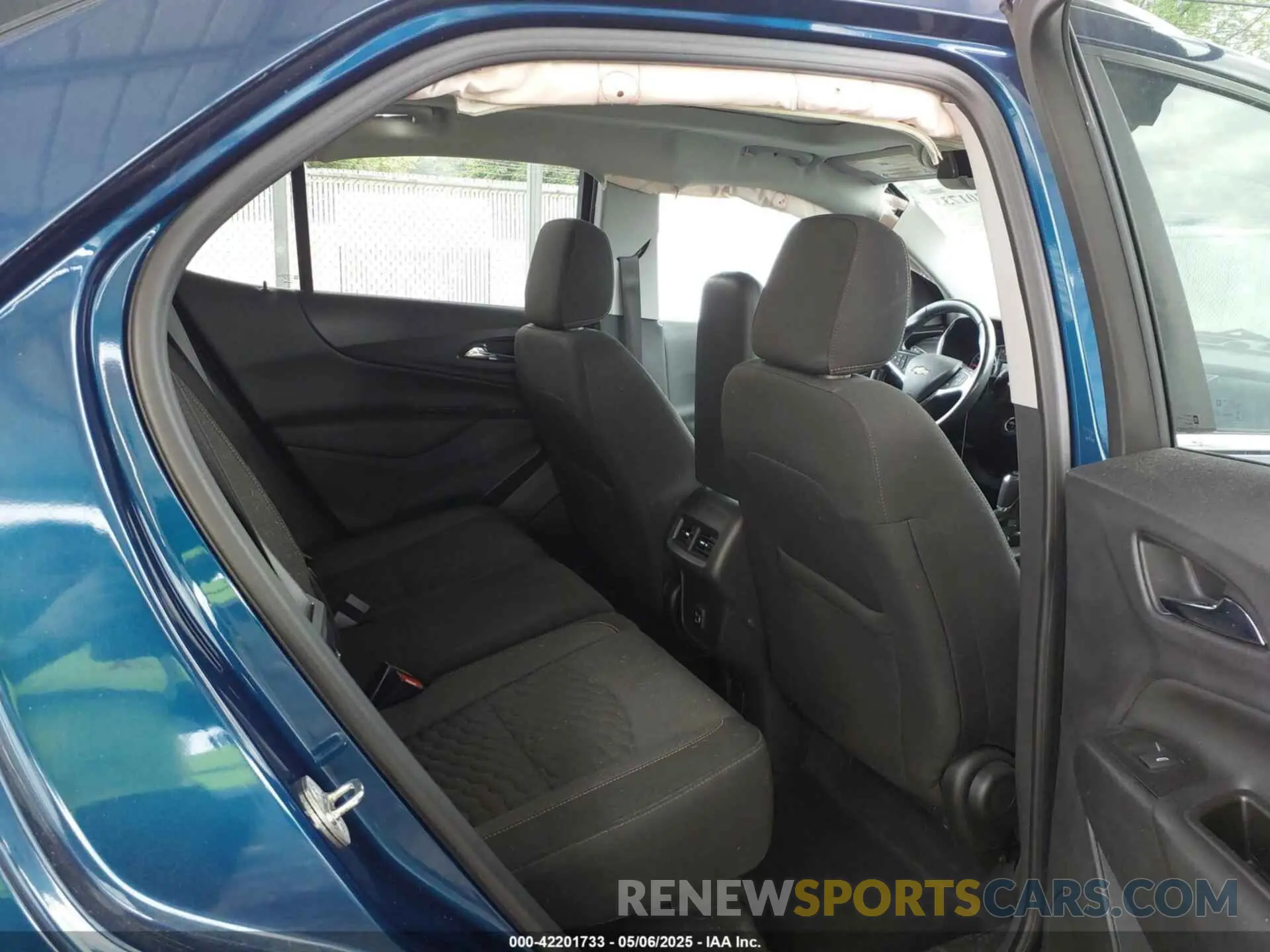 8 Photograph of a damaged car 3GNAXKEVXML350994 CHEVROLET EQUINOX 2021