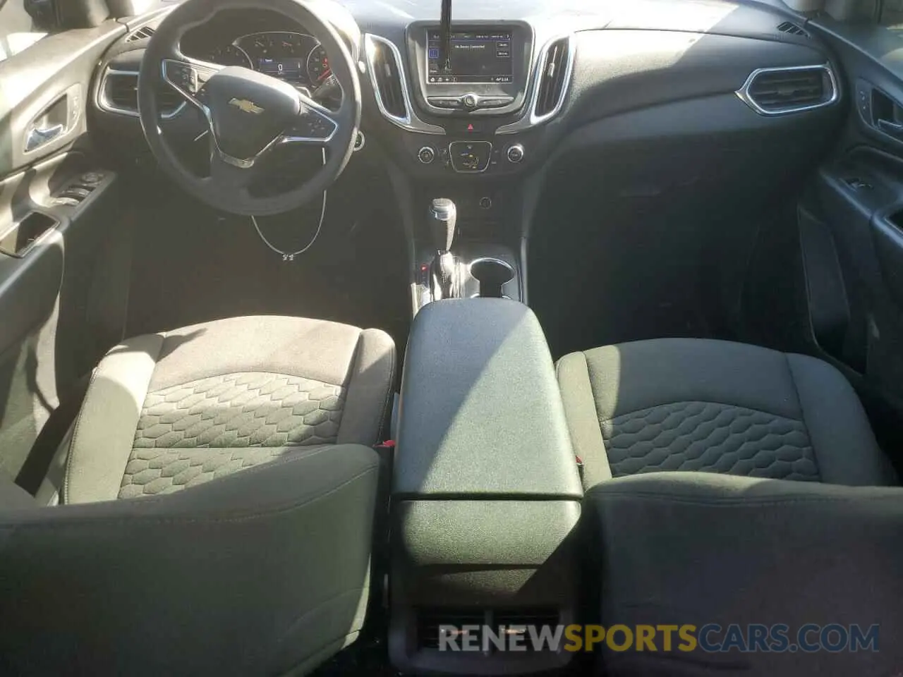 8 Photograph of a damaged car 3GNAXKEVXML371392 CHEVROLET EQUINOX 2021