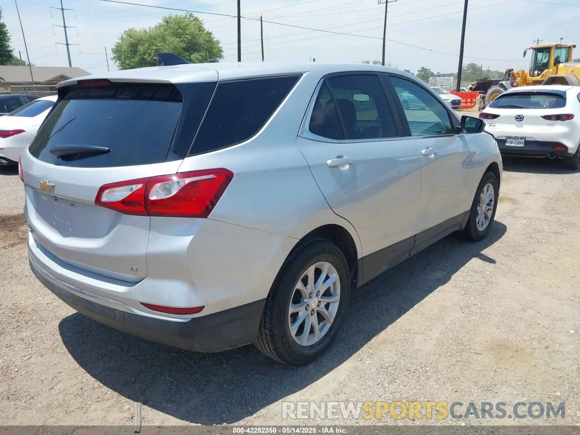 4 Photograph of a damaged car 3GNAXKEVXMS172106 CHEVROLET EQUINOX 2021