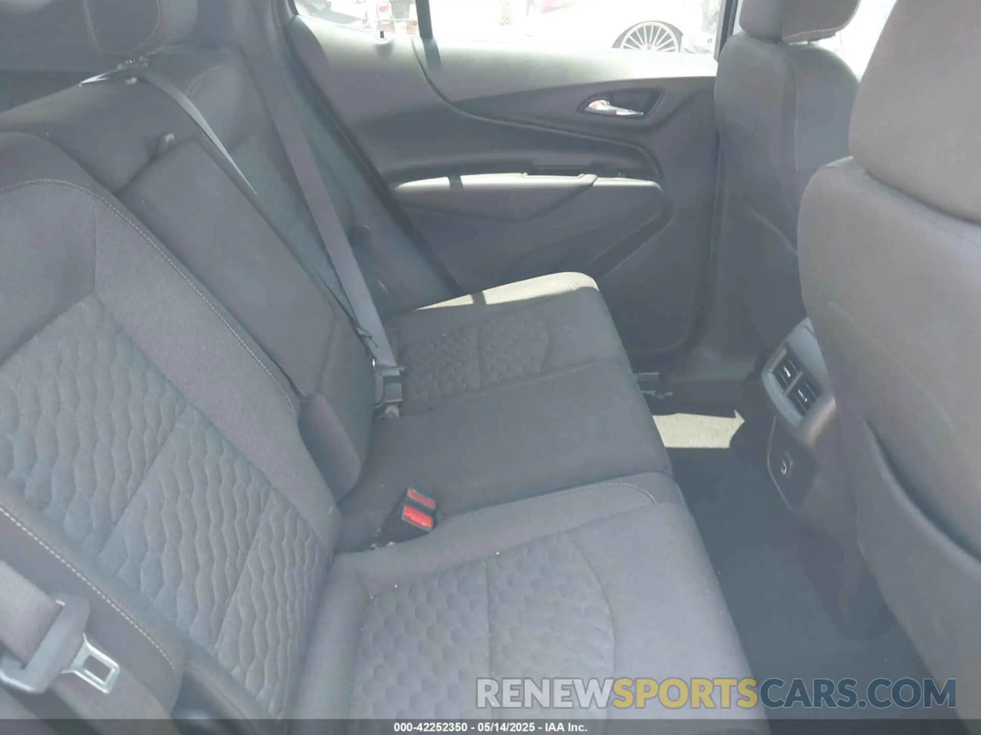 8 Photograph of a damaged car 3GNAXKEVXMS172106 CHEVROLET EQUINOX 2021