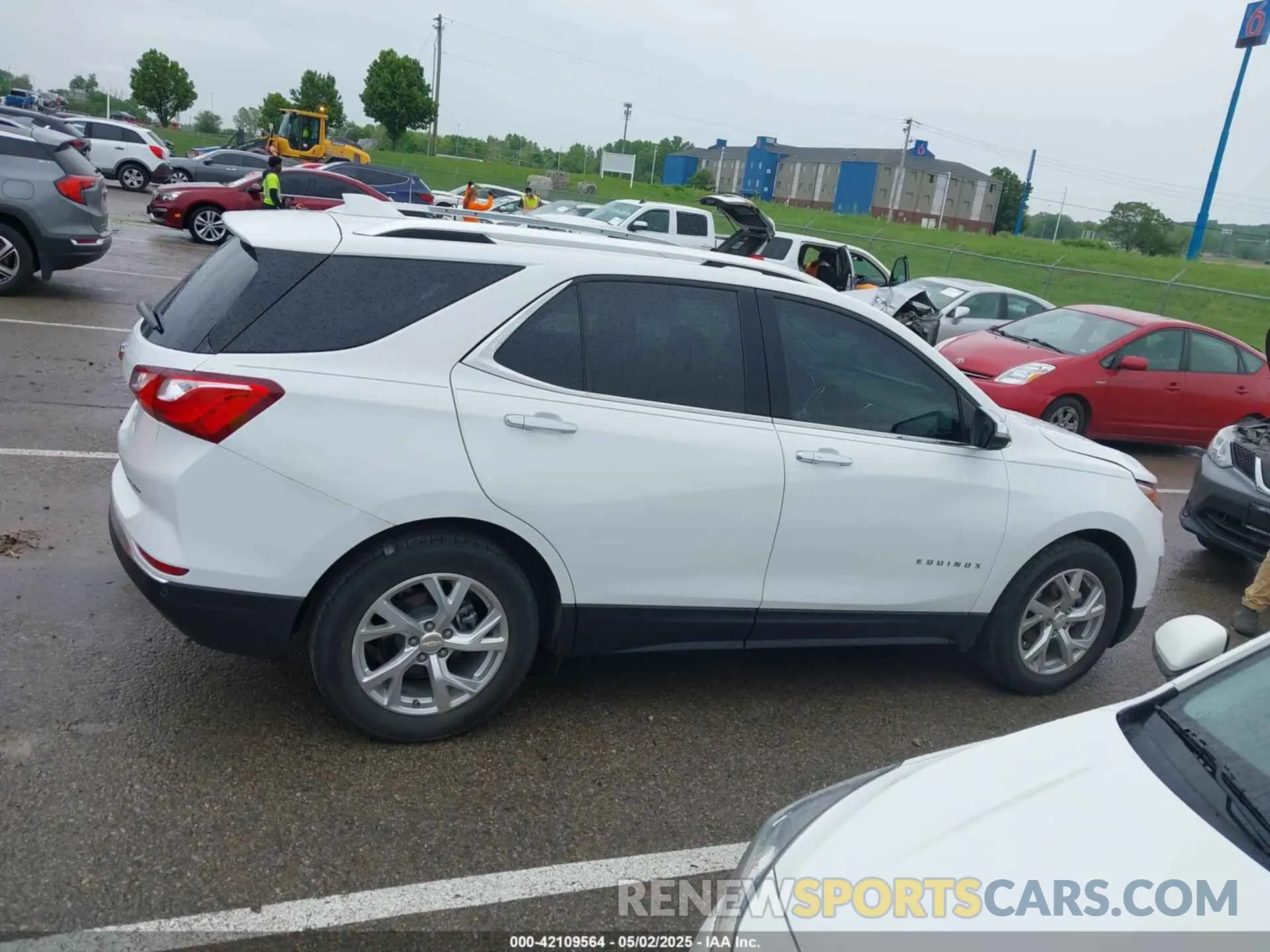 13 Photograph of a damaged car 3GNAXNEV5MS160043 CHEVROLET EQUINOX 2021