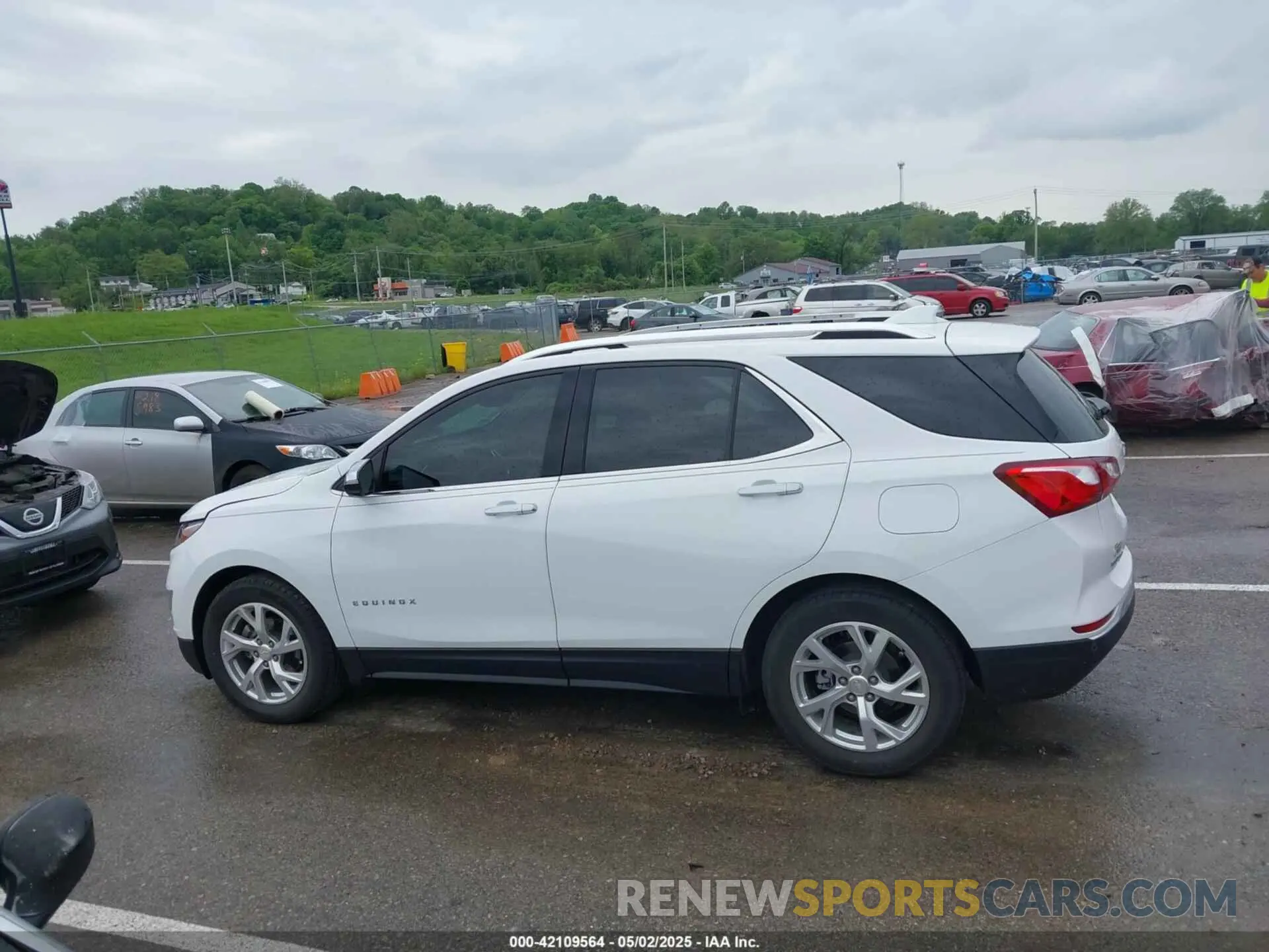 14 Photograph of a damaged car 3GNAXNEV5MS160043 CHEVROLET EQUINOX 2021