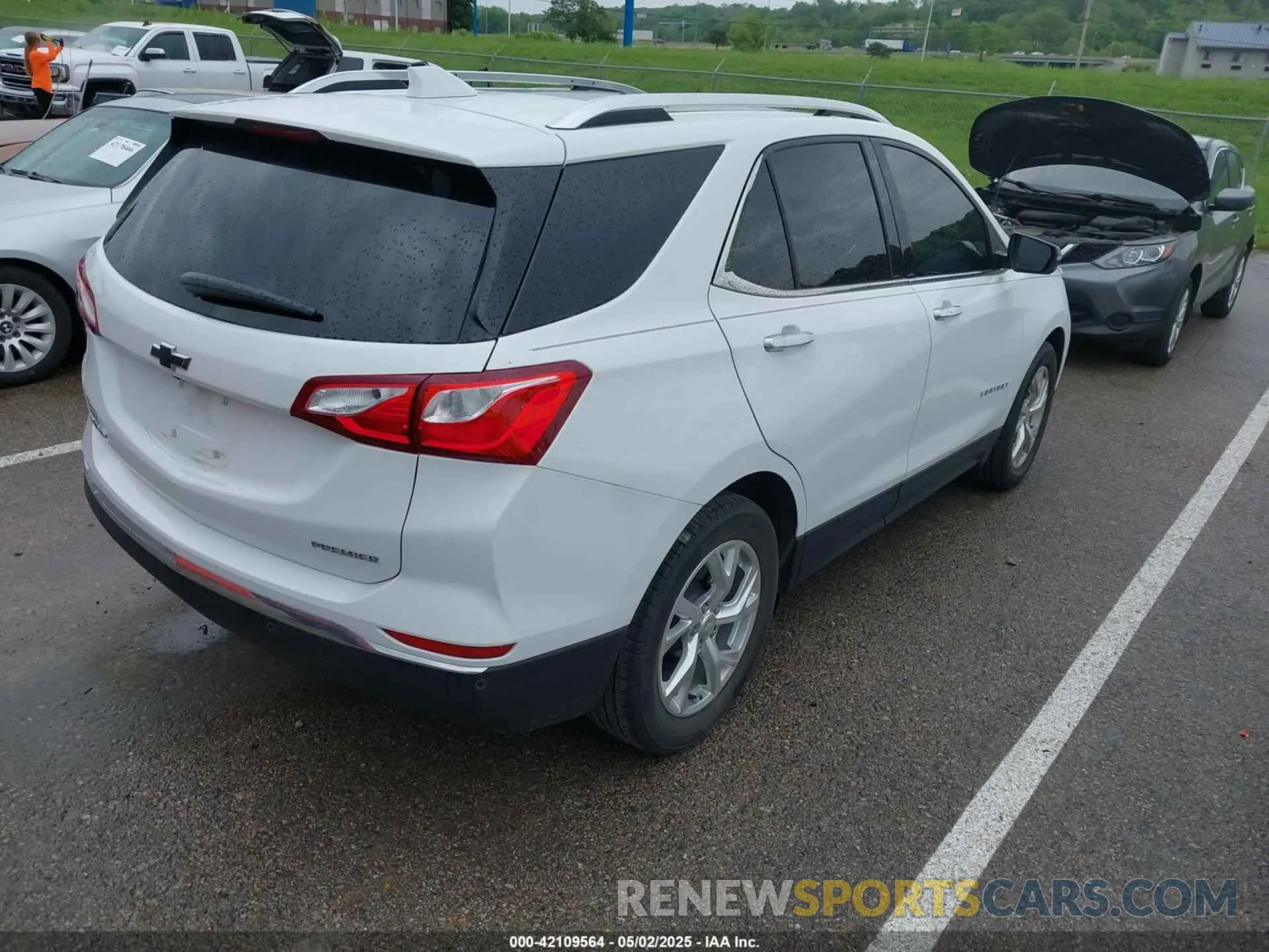 4 Photograph of a damaged car 3GNAXNEV5MS160043 CHEVROLET EQUINOX 2021