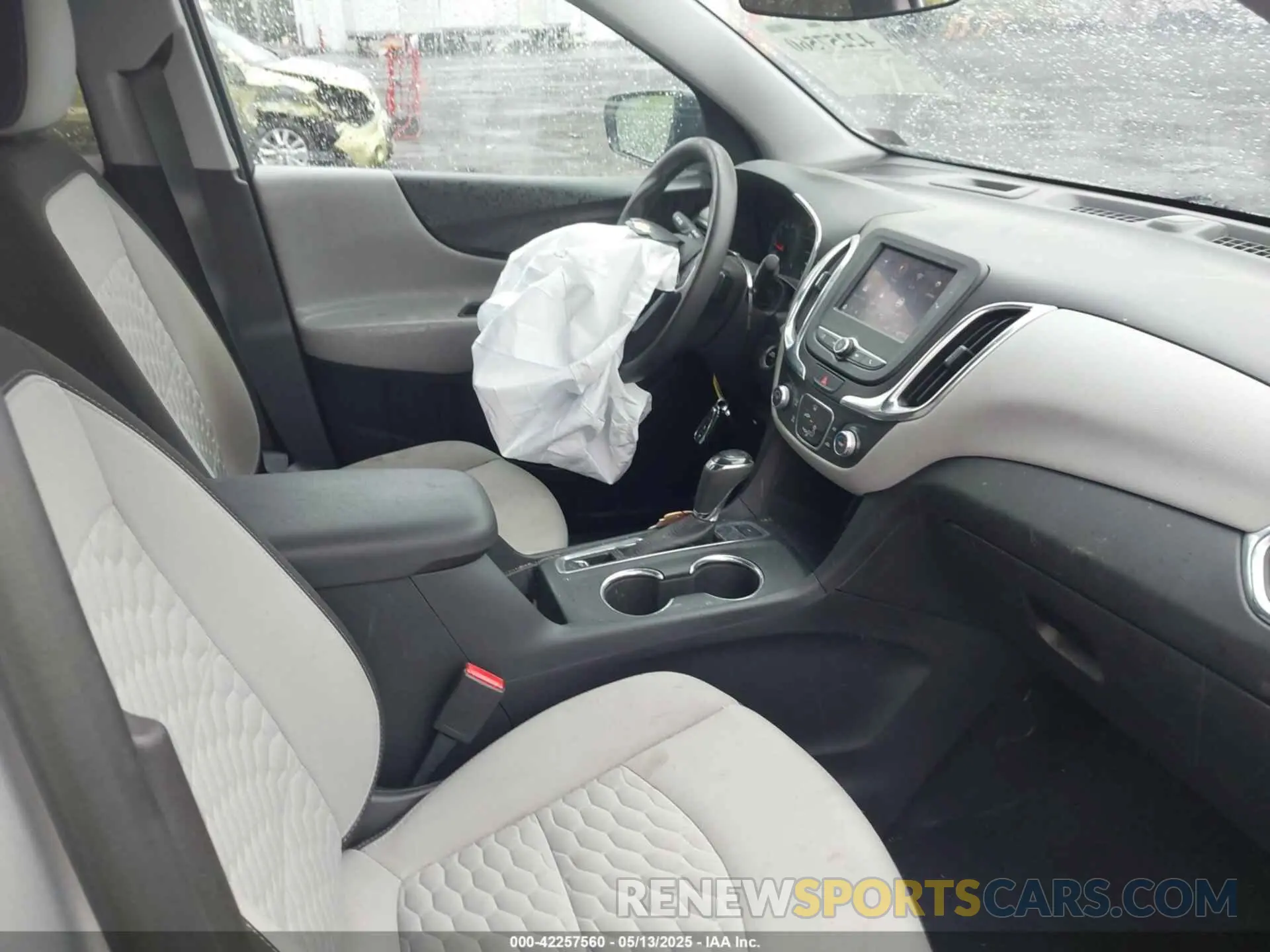 5 Photograph of a damaged car 3GNAXSEV6MS104370 CHEVROLET EQUINOX 2021
