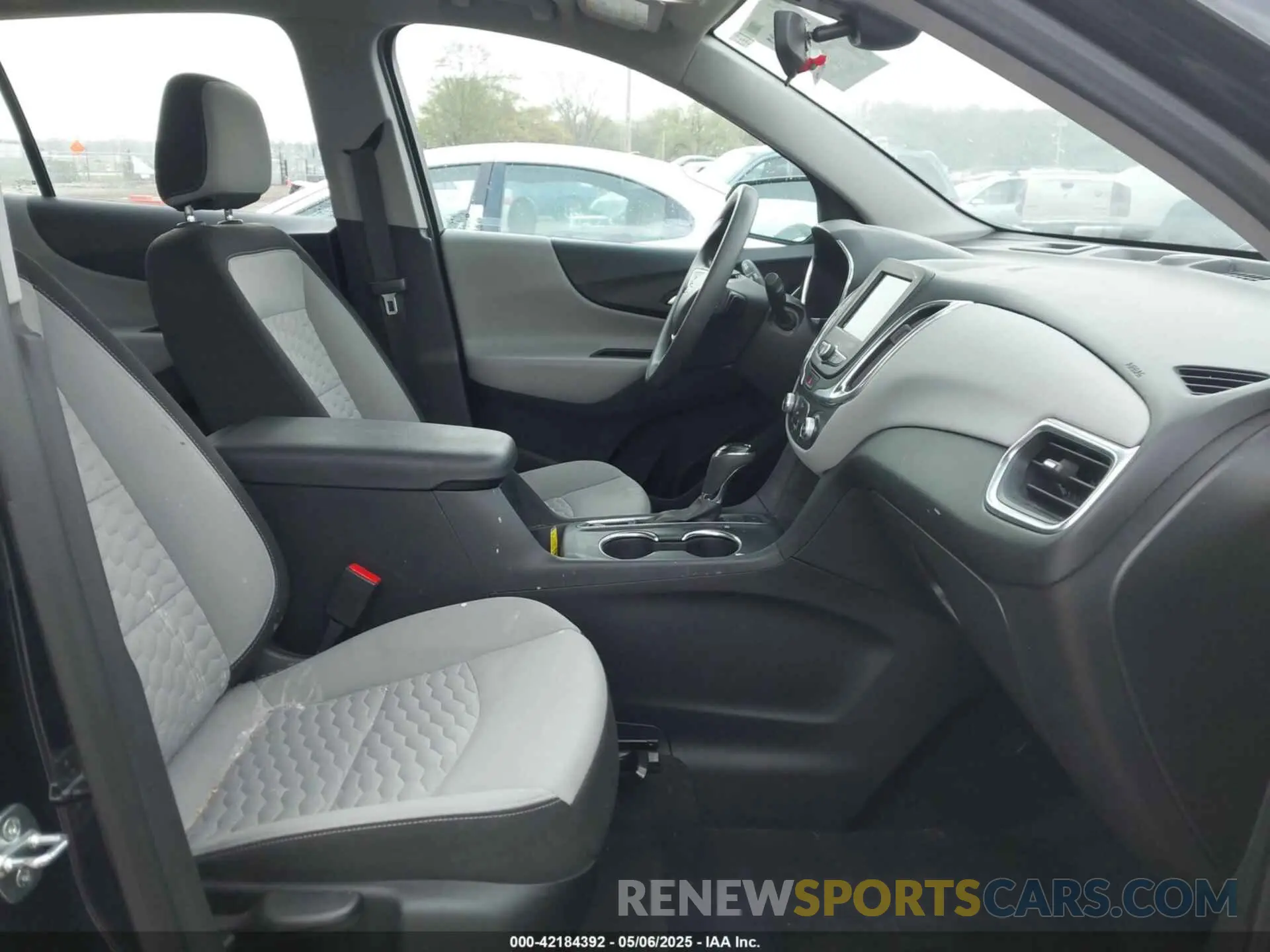 5 Photograph of a damaged car 3GNAXSEV6MS134338 CHEVROLET EQUINOX 2021