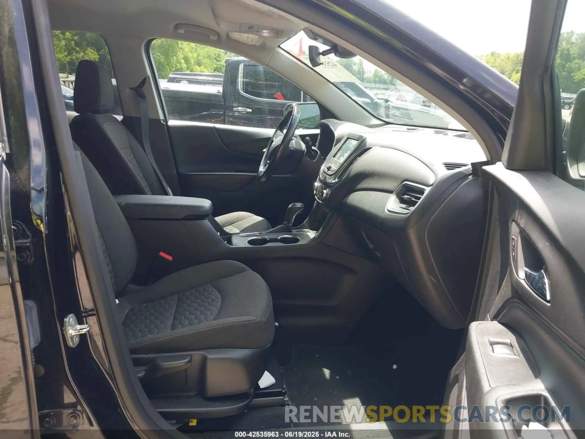 5 Photograph of a damaged car 3GNAXTEVXML388070 CHEVROLET EQUINOX 2021