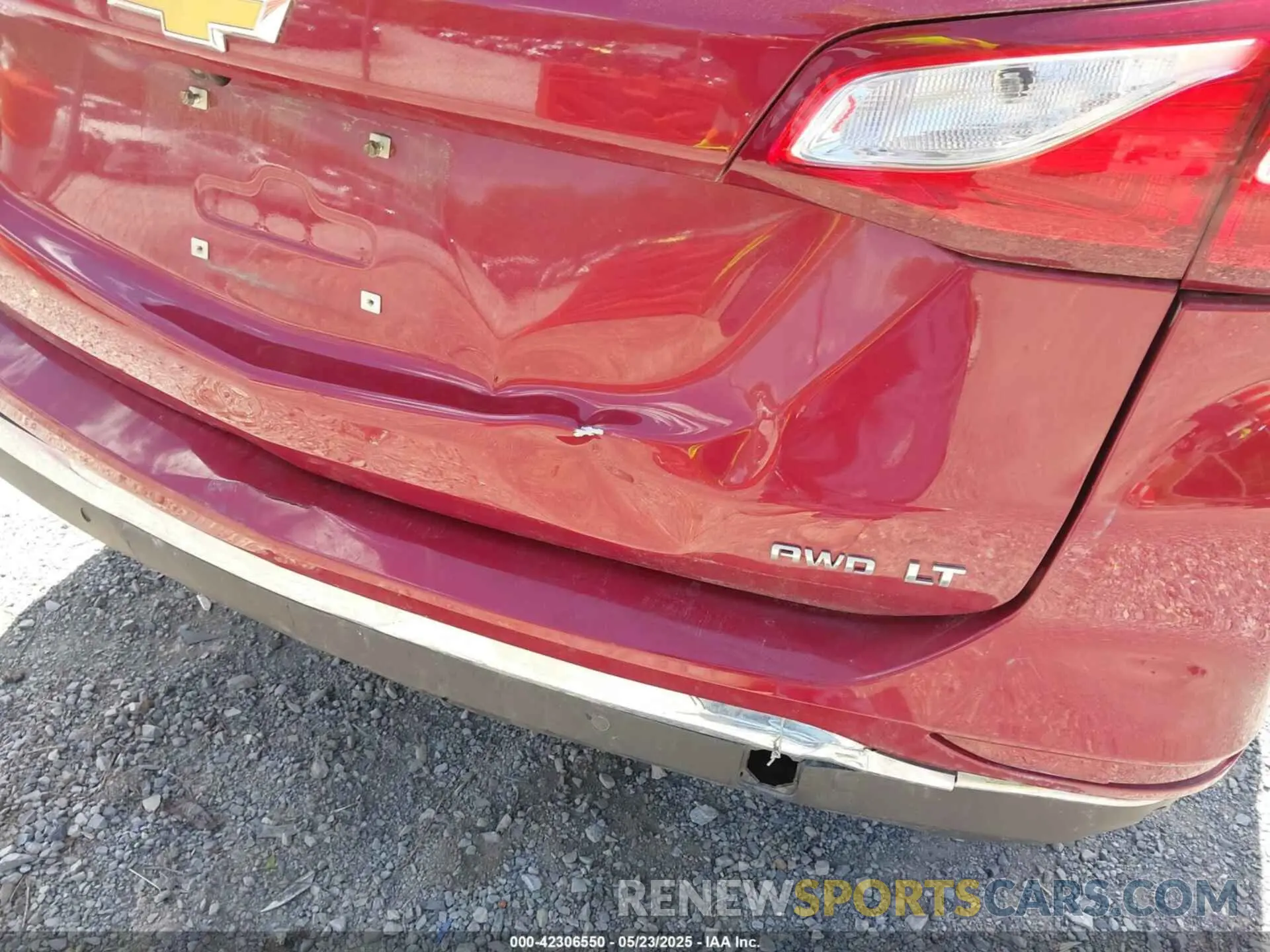 18 Photograph of a damaged car 3GNAXUEV0ML345556 CHEVROLET EQUINOX 2021