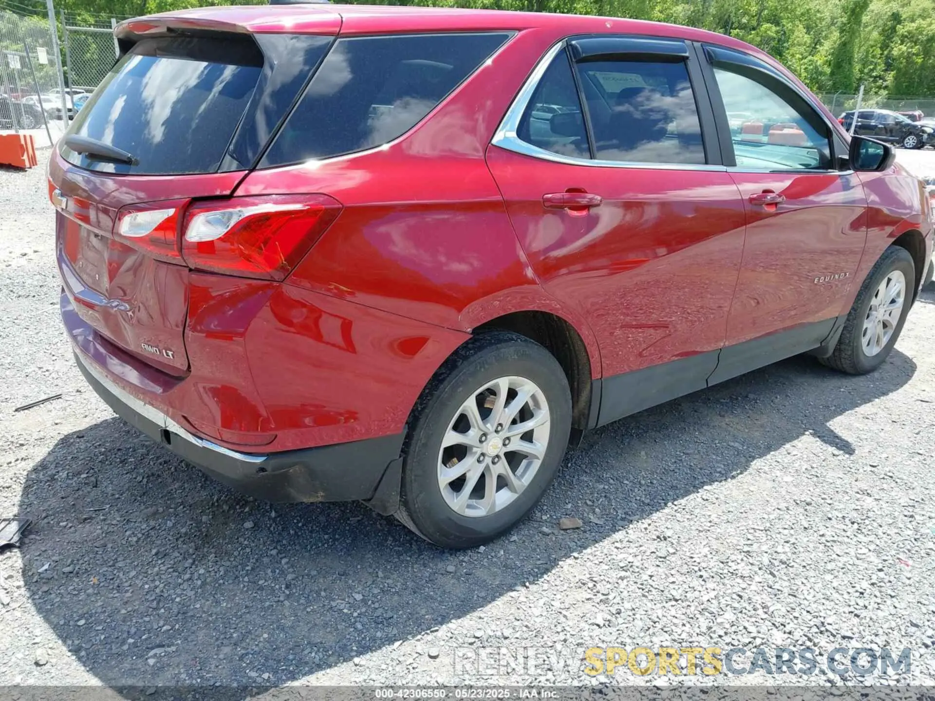 4 Photograph of a damaged car 3GNAXUEV0ML345556 CHEVROLET EQUINOX 2021