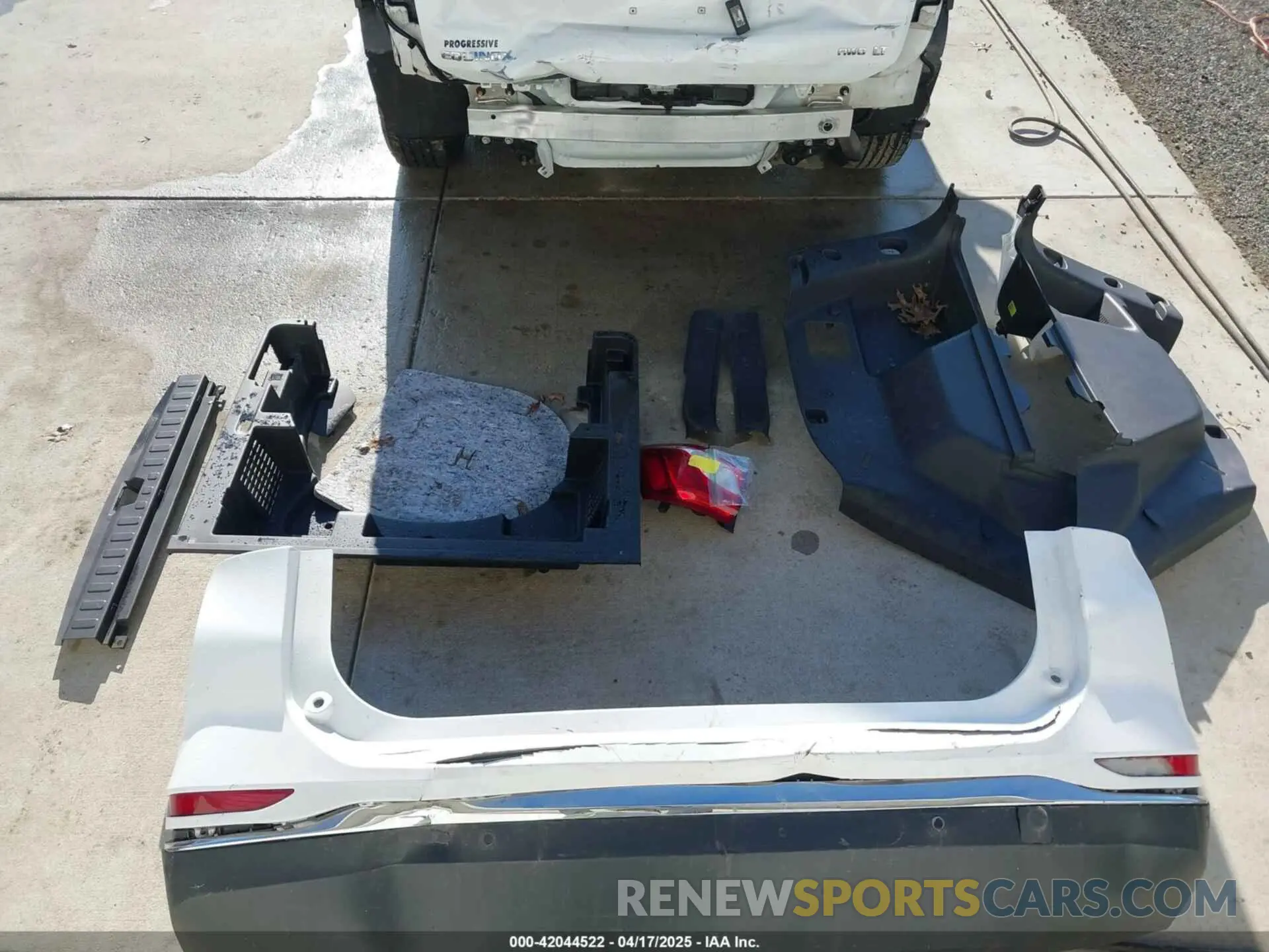 12 Photograph of a damaged car 3GNAXUEV0MS128062 CHEVROLET EQUINOX 2021