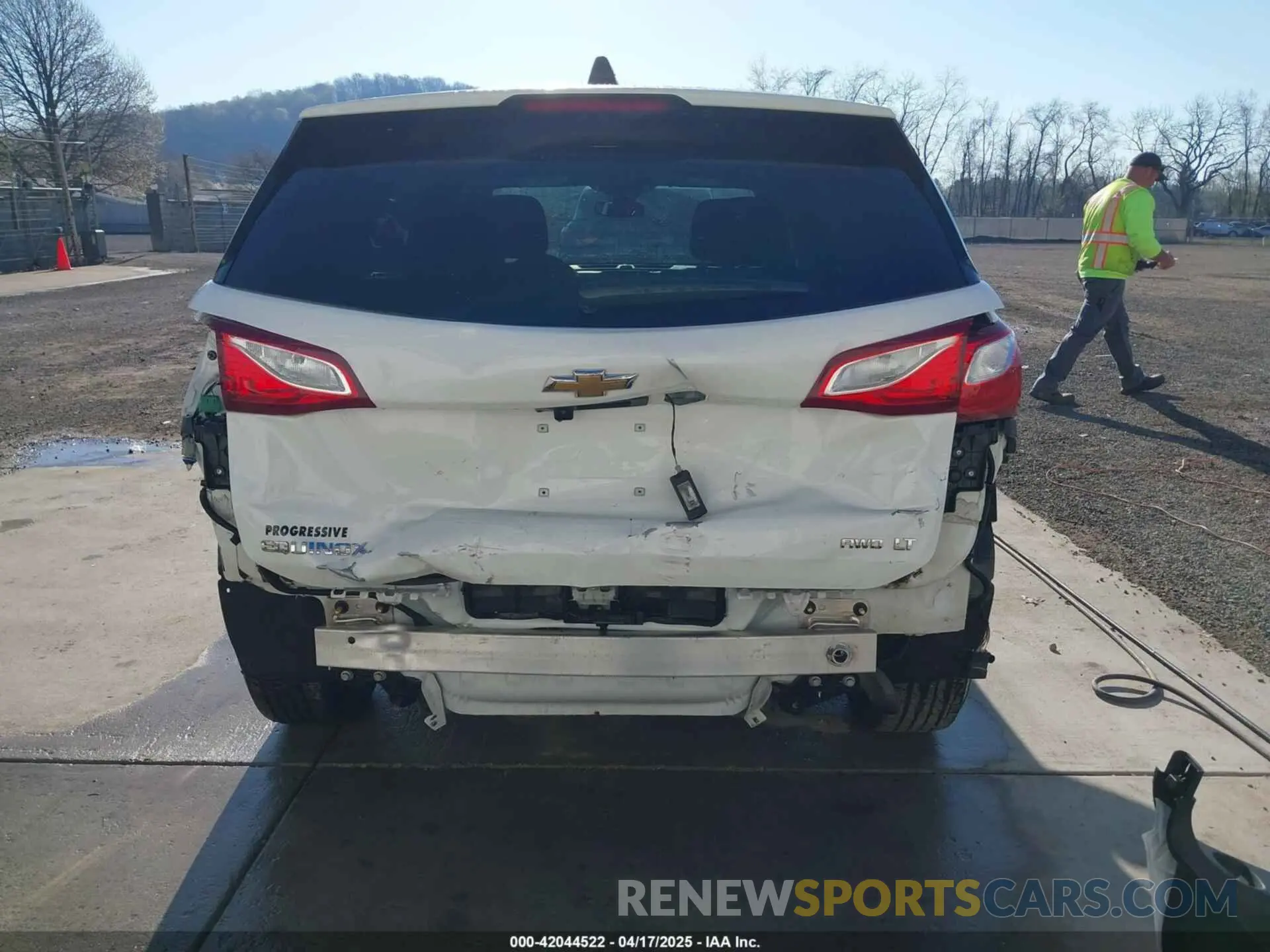 17 Photograph of a damaged car 3GNAXUEV0MS128062 CHEVROLET EQUINOX 2021