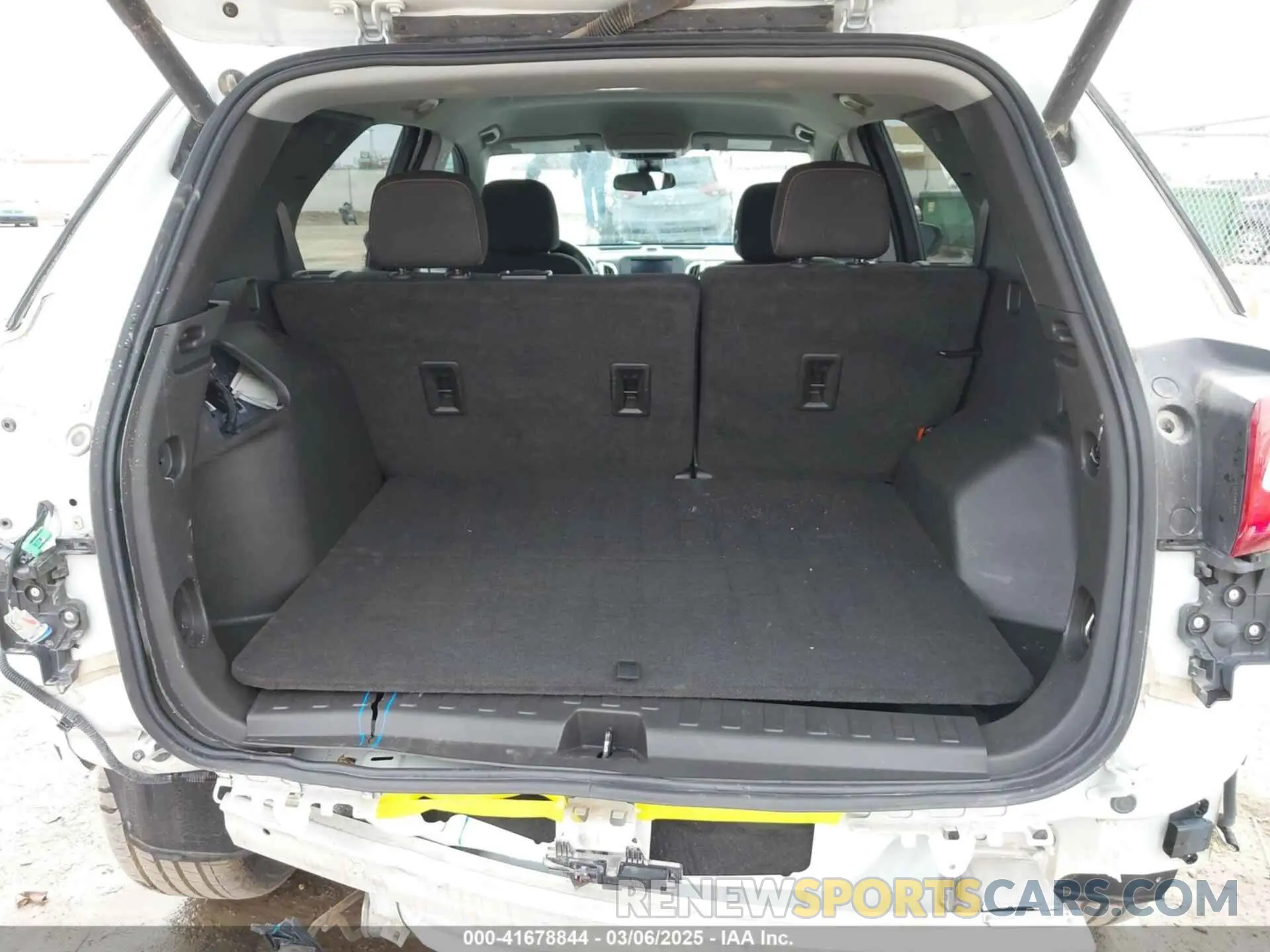 17 Photograph of a damaged car 3GNAXUEV0MS182932 CHEVROLET EQUINOX 2021