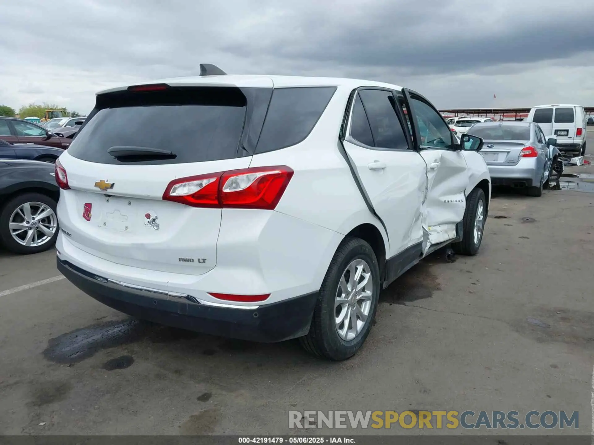4 Photograph of a damaged car 3GNAXUEV1MS176153 CHEVROLET EQUINOX 2021