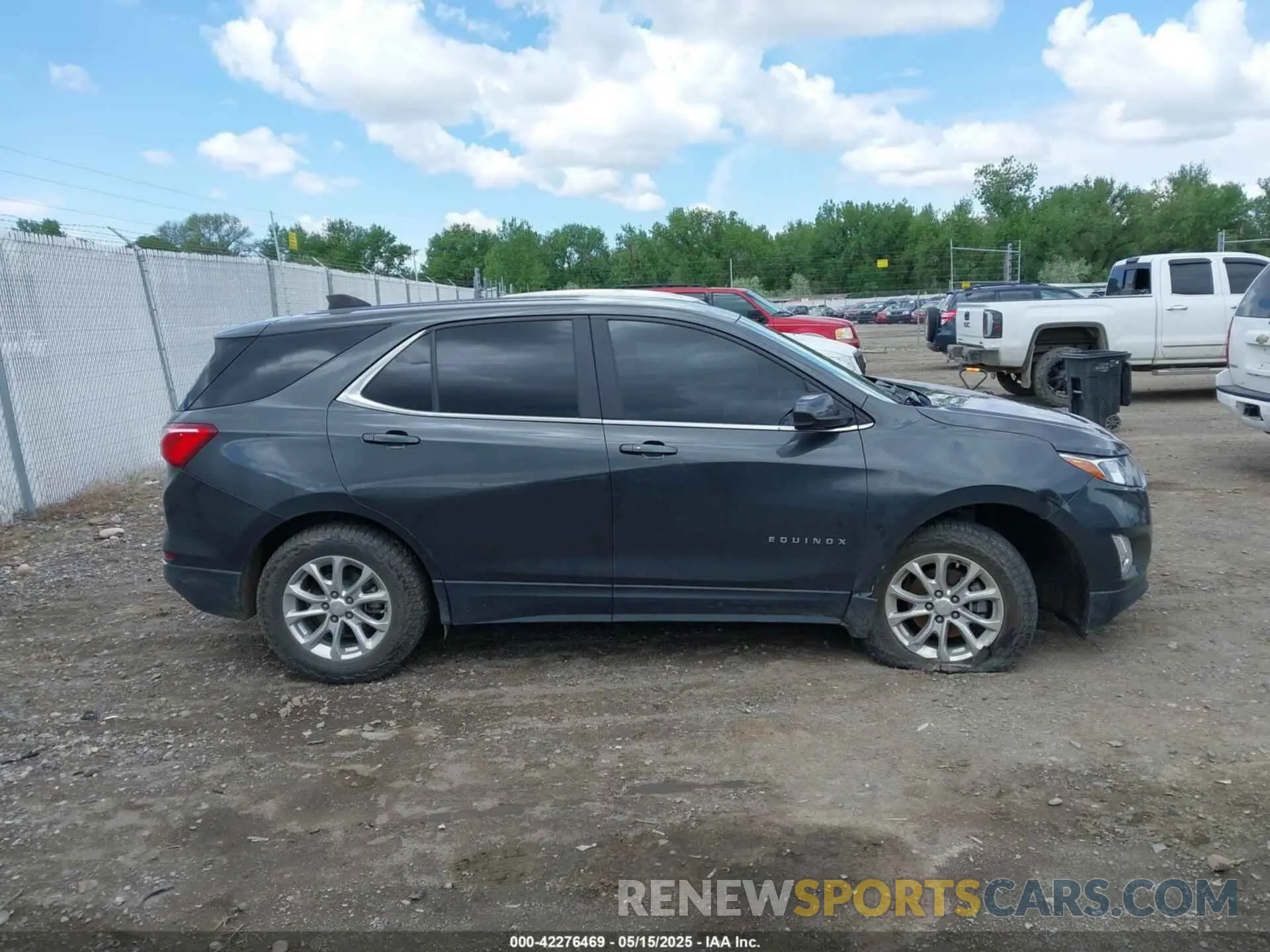13 Photograph of a damaged car 3GNAXUEV2ML385900 CHEVROLET EQUINOX 2021