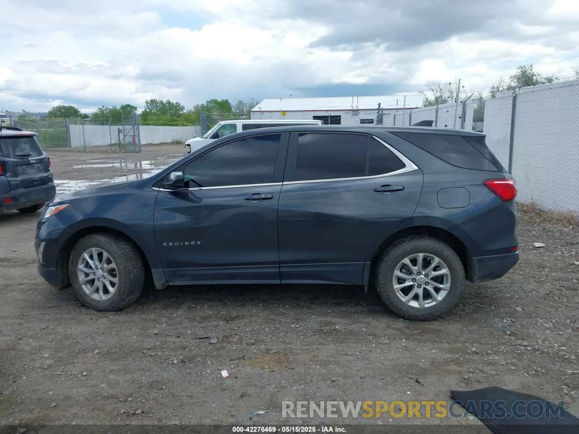 14 Photograph of a damaged car 3GNAXUEV2ML385900 CHEVROLET EQUINOX 2021