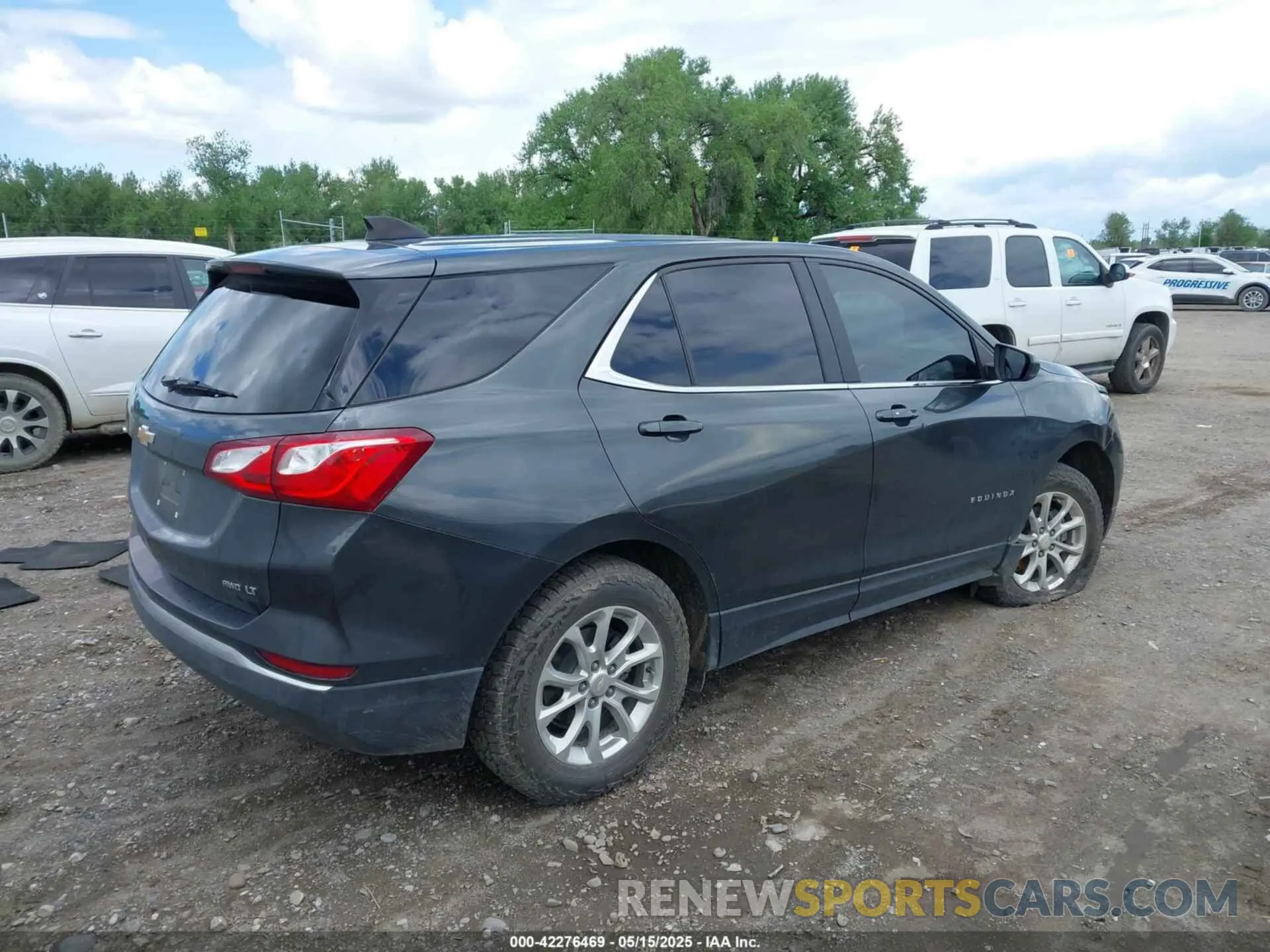 4 Photograph of a damaged car 3GNAXUEV2ML385900 CHEVROLET EQUINOX 2021