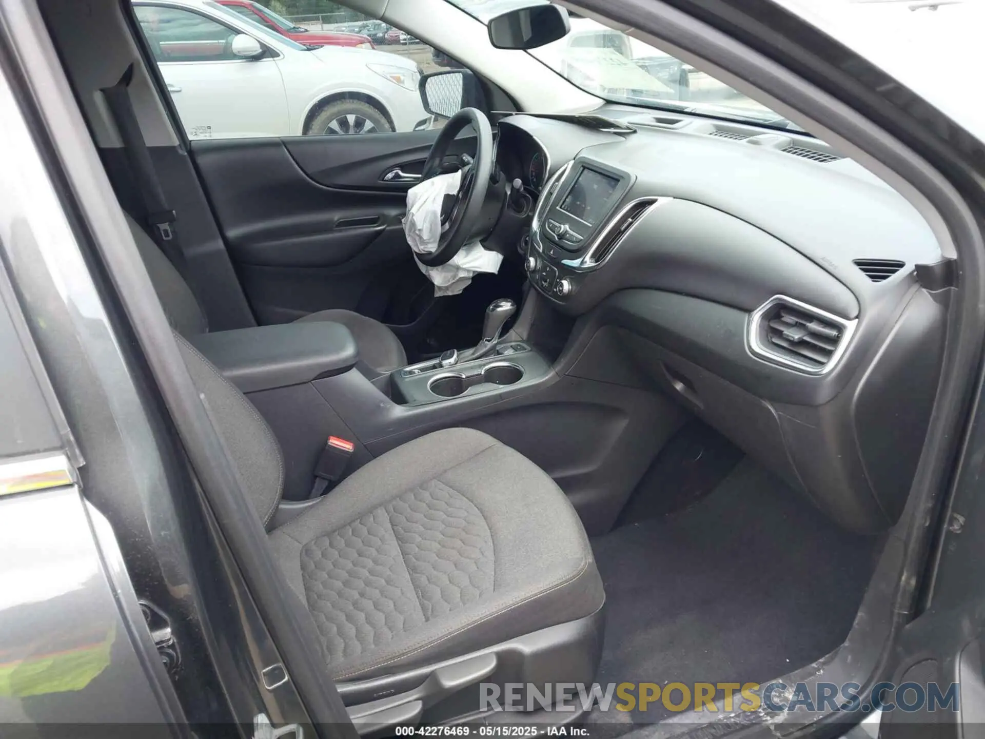 5 Photograph of a damaged car 3GNAXUEV2ML385900 CHEVROLET EQUINOX 2021