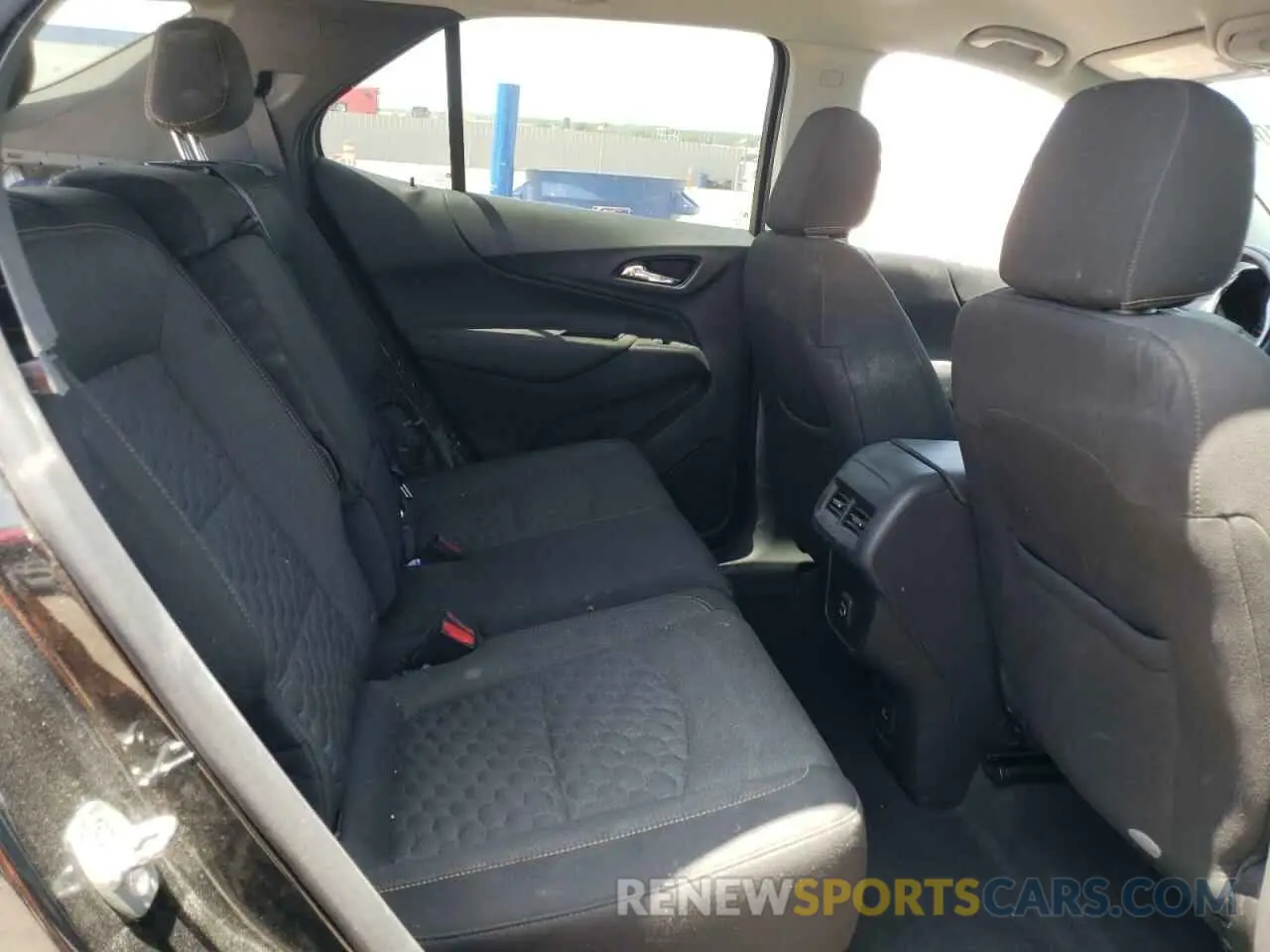 11 Photograph of a damaged car 3GNAXUEV3ML365977 CHEVROLET EQUINOX 2021