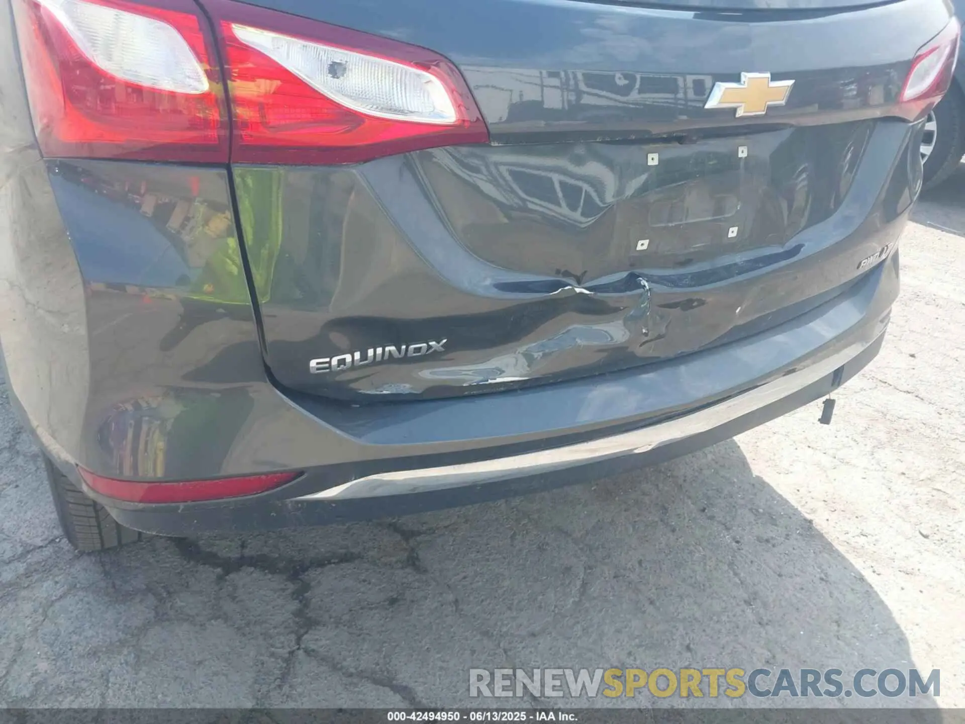 12 Photograph of a damaged car 3GNAXUEV3ML379622 CHEVROLET EQUINOX 2021