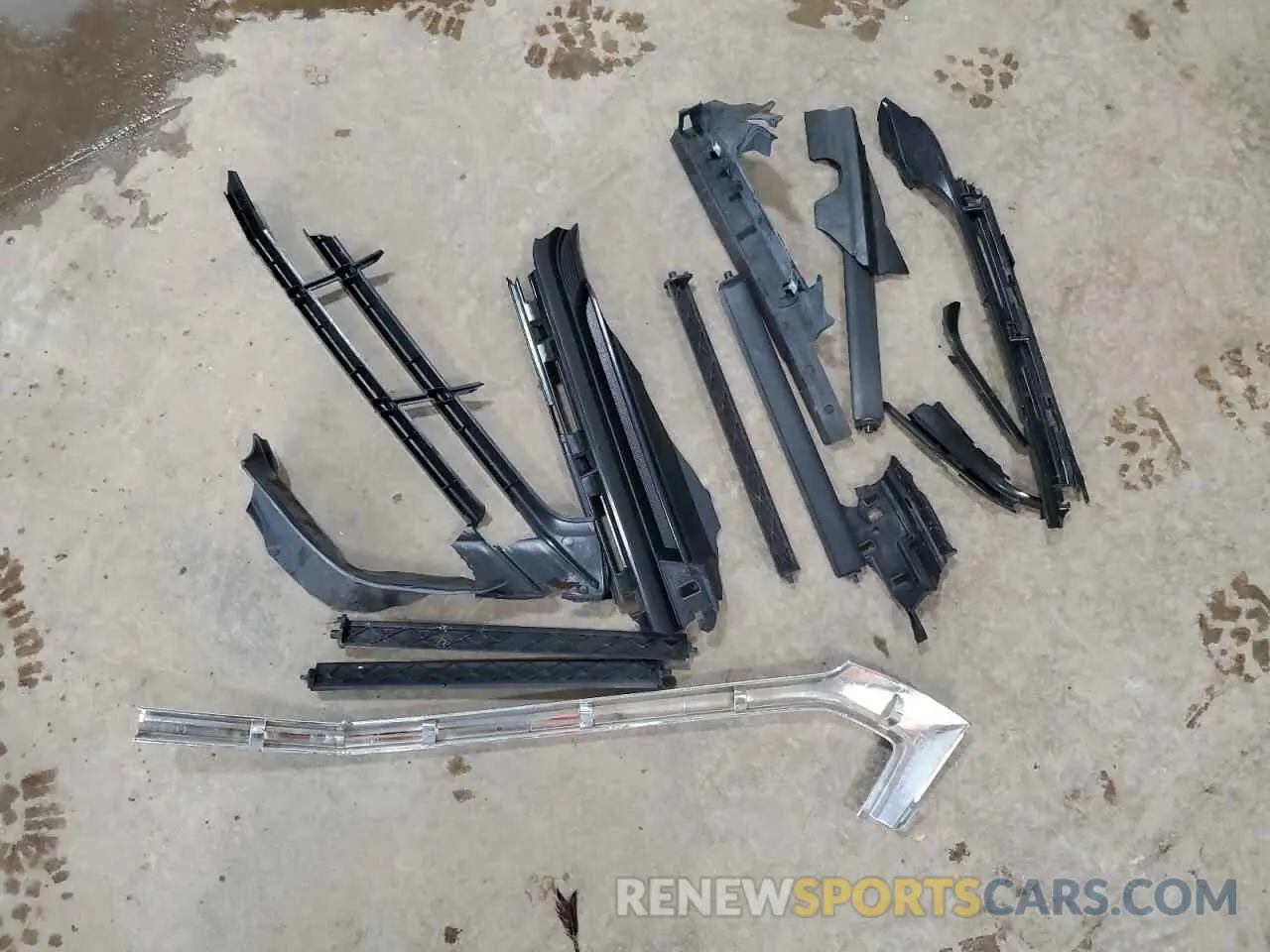 13 Photograph of a damaged car 3GNAXUEV3ML383136 CHEVROLET EQUINOX 2021