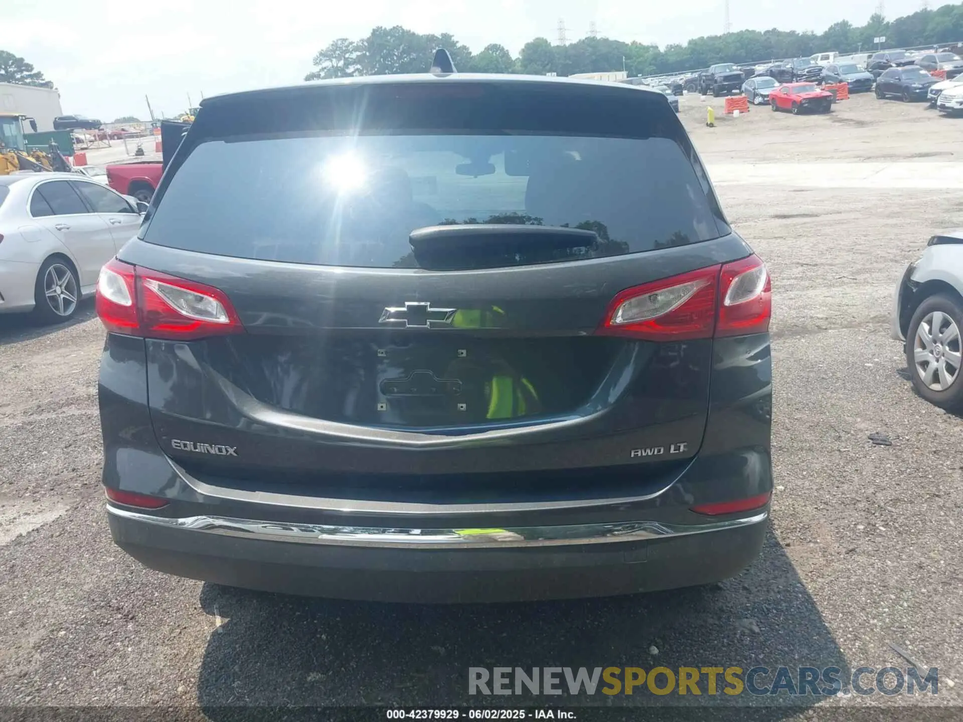 16 Photograph of a damaged car 3GNAXUEV3ML385940 CHEVROLET EQUINOX 2021