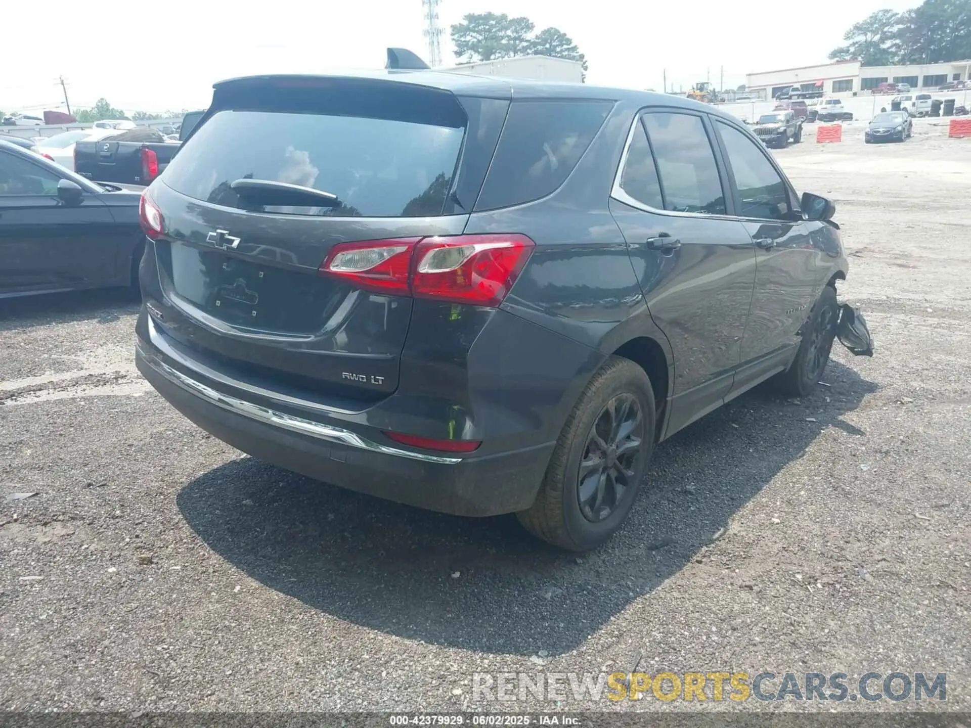 4 Photograph of a damaged car 3GNAXUEV3ML385940 CHEVROLET EQUINOX 2021