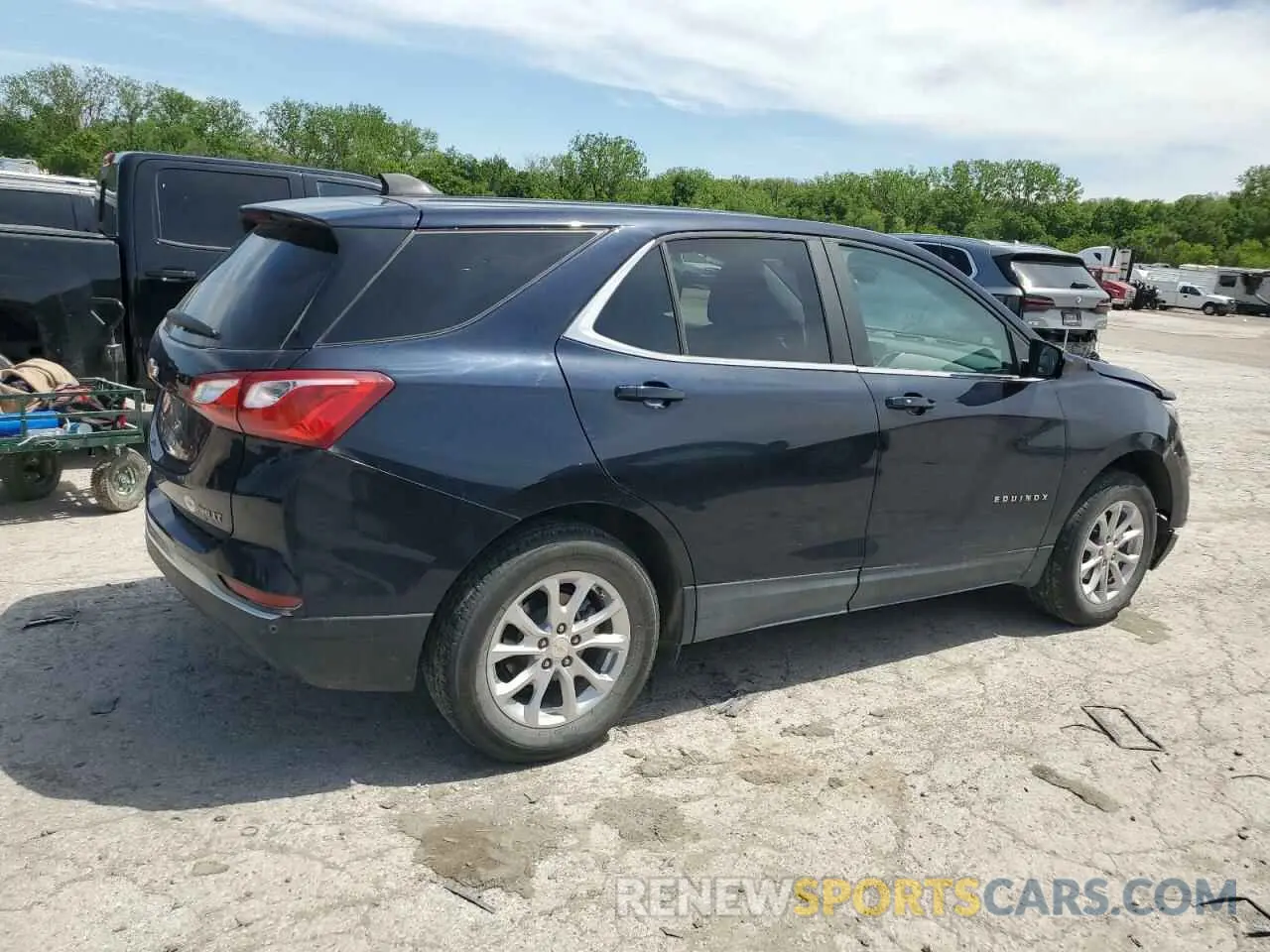 3 Photograph of a damaged car 3GNAXUEV3MS121218 CHEVROLET EQUINOX 2021