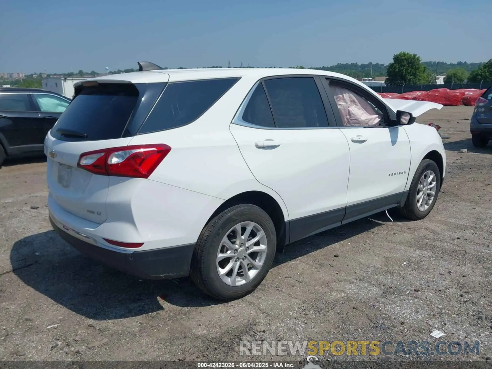4 Photograph of a damaged car 3GNAXUEV3MS135989 CHEVROLET EQUINOX 2021