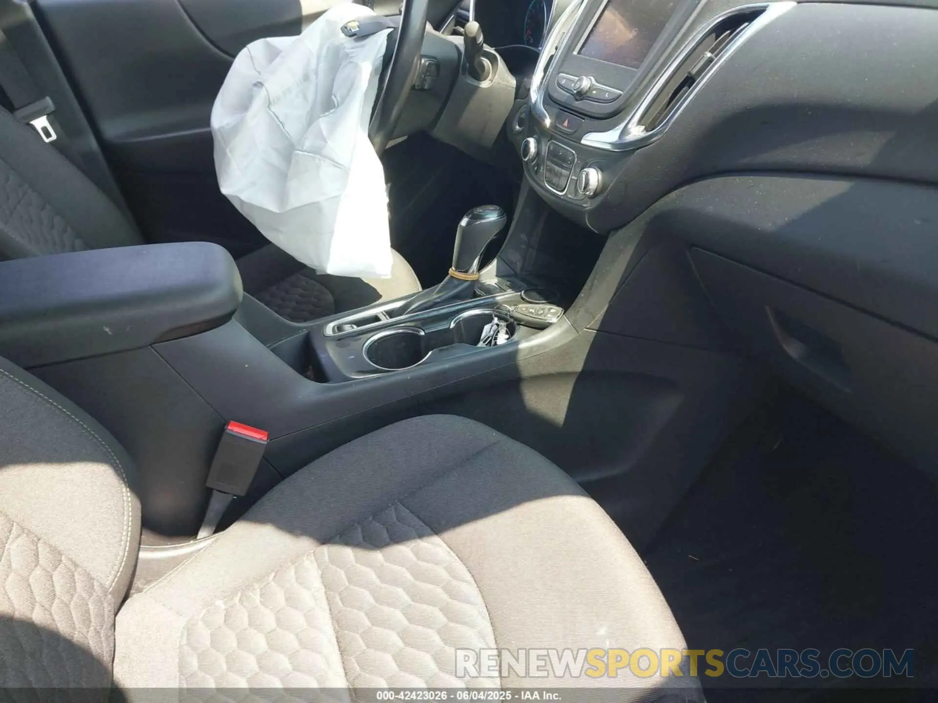 5 Photograph of a damaged car 3GNAXUEV3MS135989 CHEVROLET EQUINOX 2021