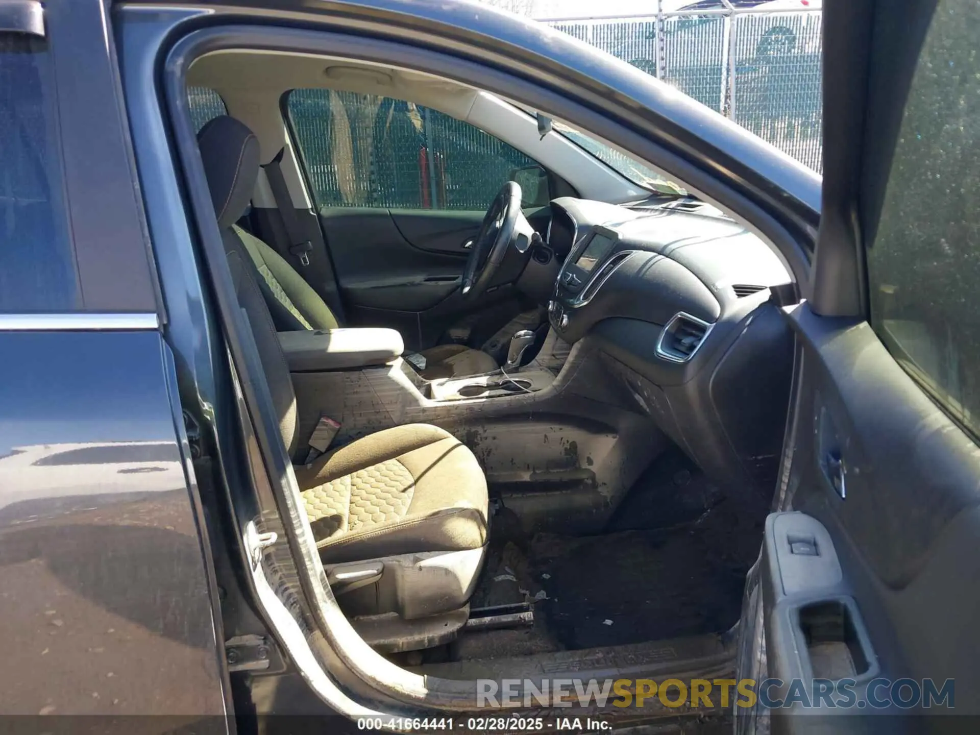 5 Photograph of a damaged car 3GNAXUEV4ML378804 CHEVROLET EQUINOX 2021
