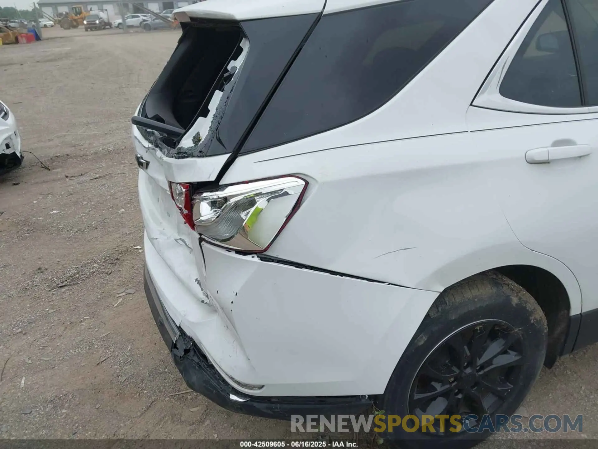 18 Photograph of a damaged car 3GNAXUEV4MS107621 CHEVROLET EQUINOX 2021