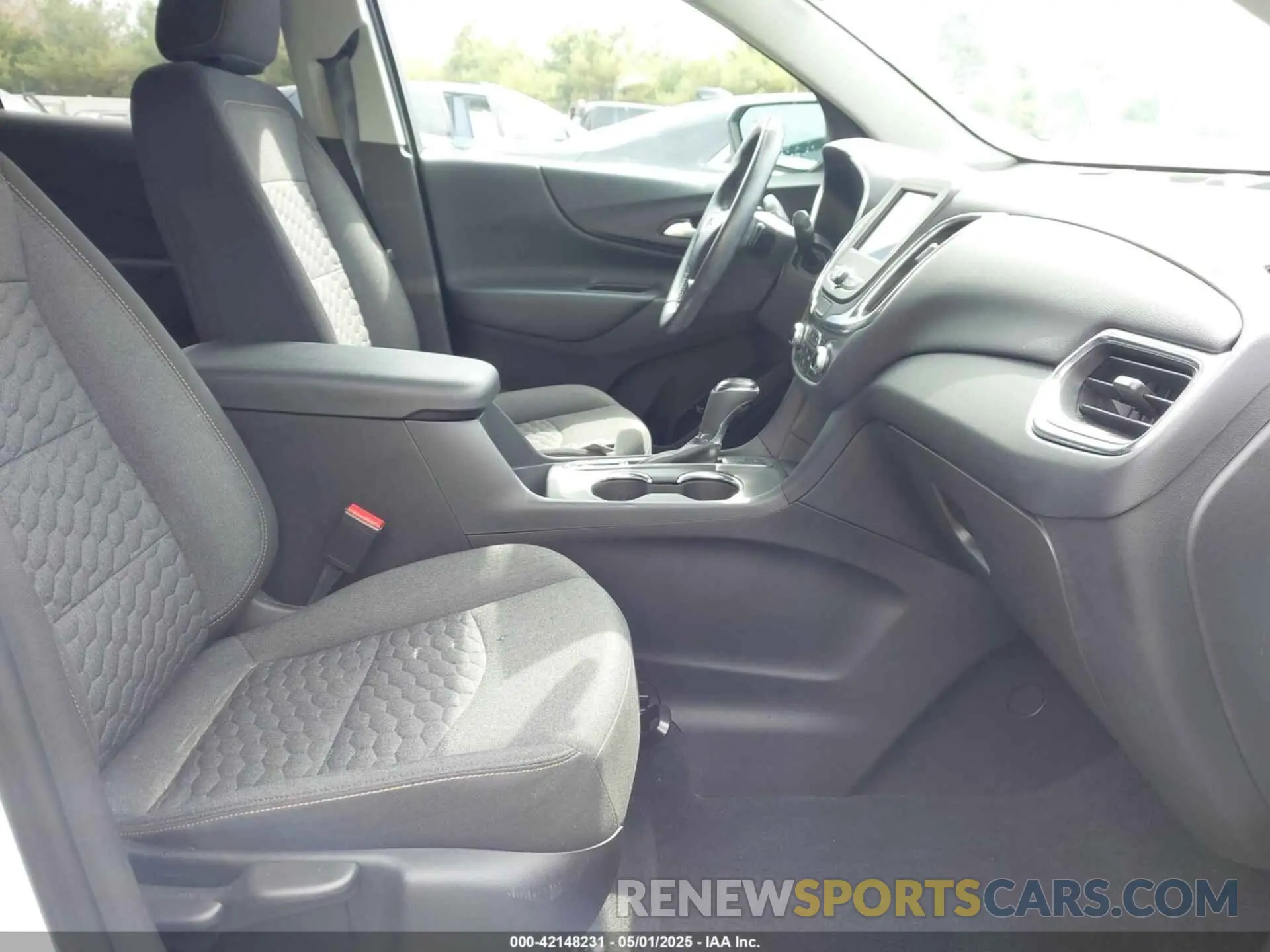 5 Photograph of a damaged car 3GNAXUEV4MS125780 CHEVROLET EQUINOX 2021