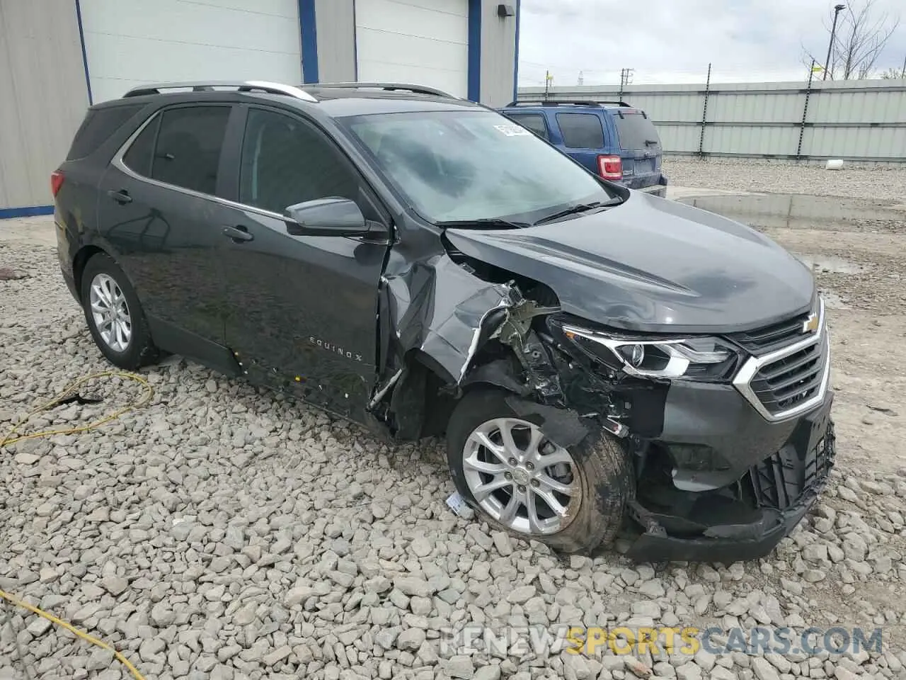 4 Photograph of a damaged car 3GNAXUEV5ML303030 CHEVROLET EQUINOX 2021